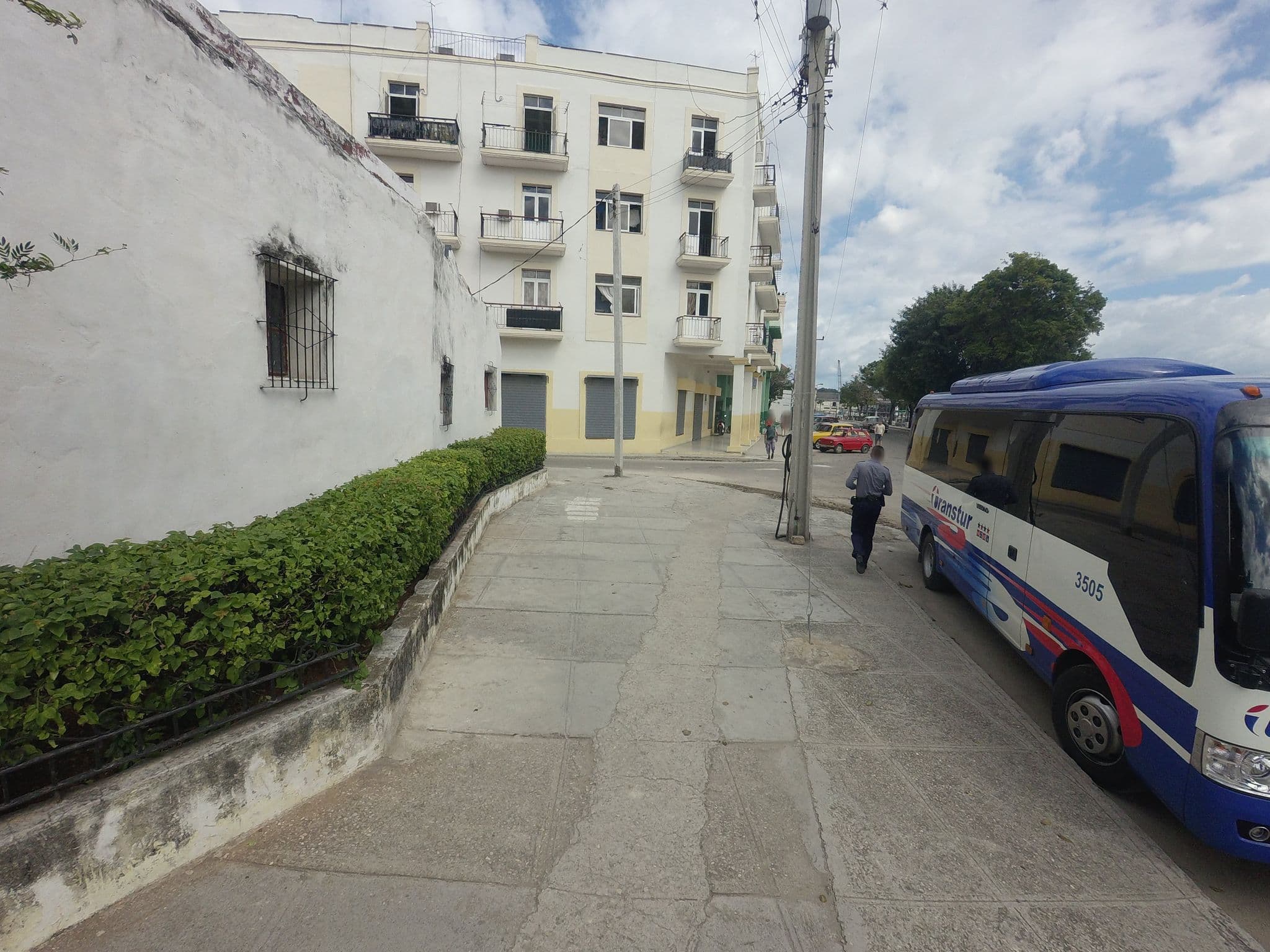 Street view near Casa Aurora y Julio, La Habana Vieja
