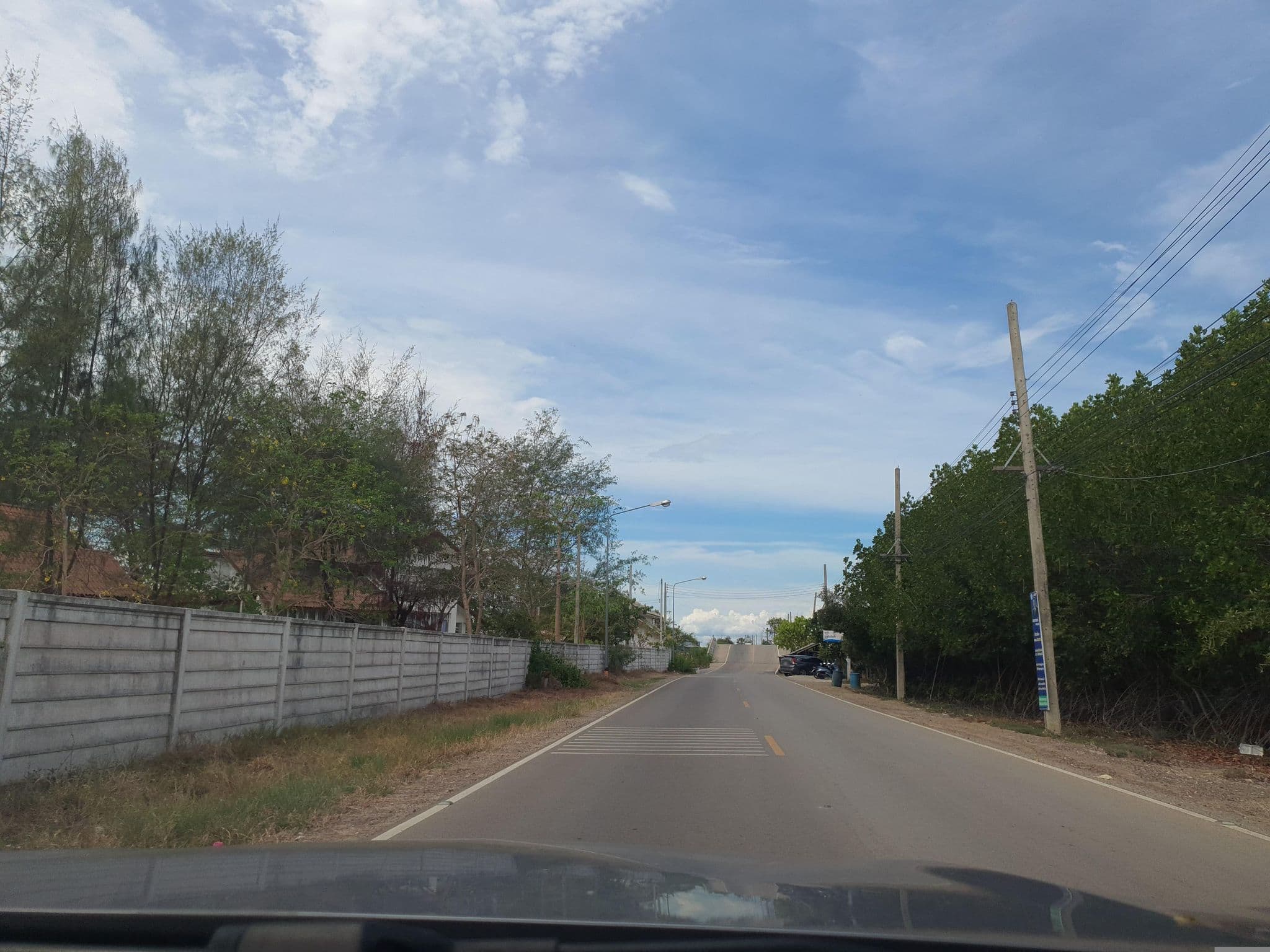 Street view near บ้านพักรับรอง 10, Tha Yang — © jrcarlsen (CC BY-SA · Mapillary)