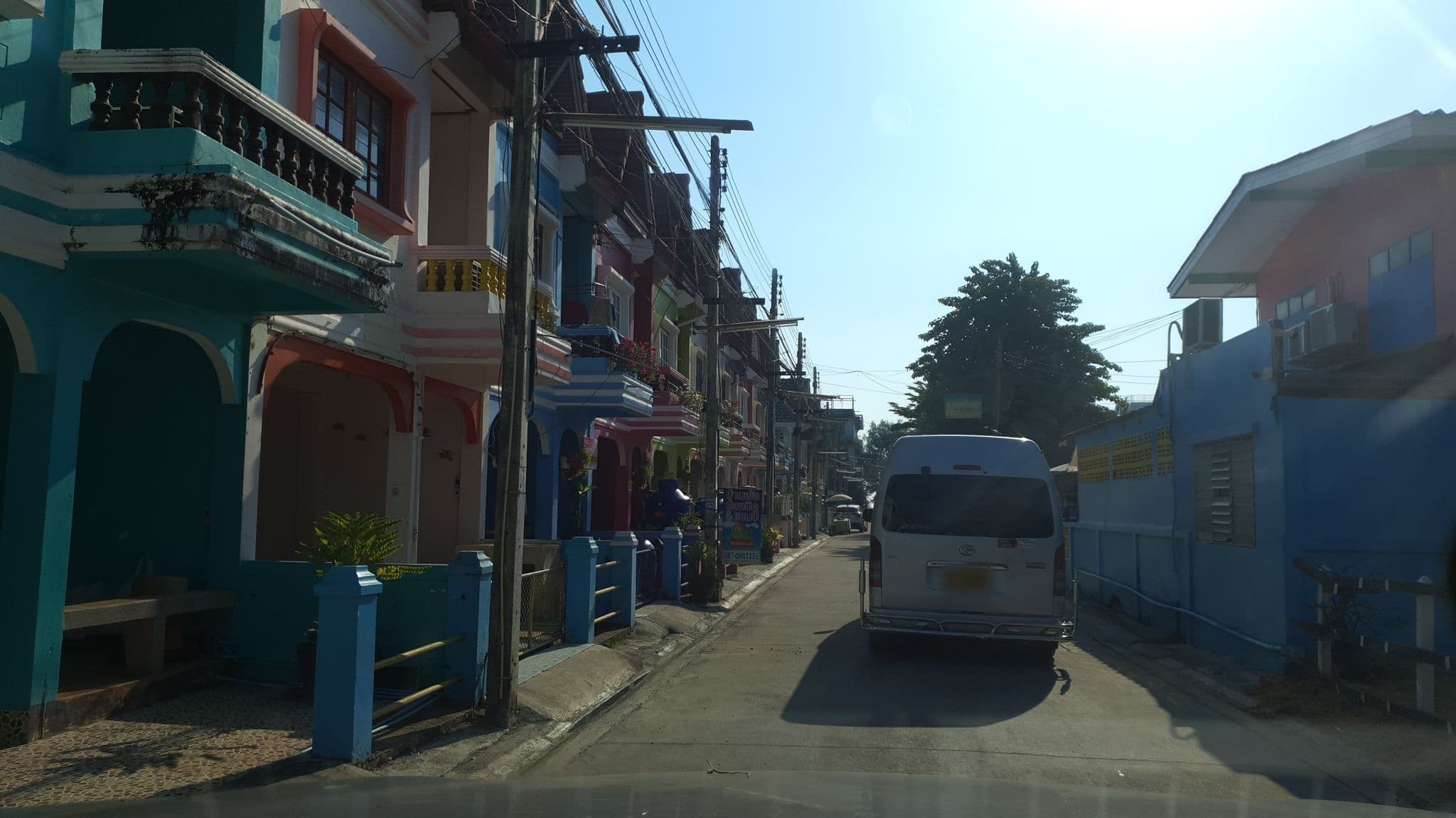 Street view near ชะอำ บีช วิลล่า, Cha-am — © jrcarlsen (CC BY-SA · Mapillary)