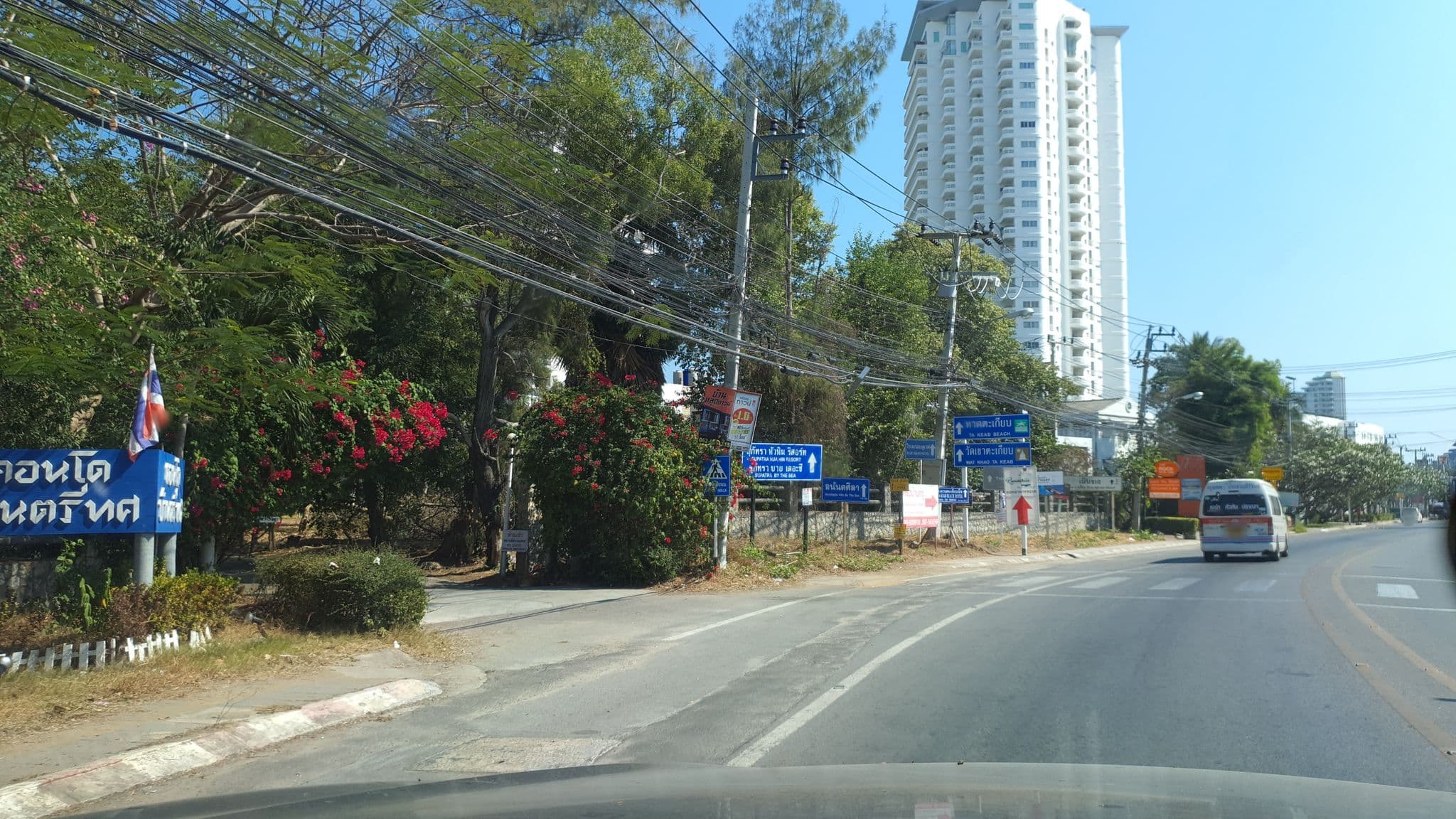Street view near Baansabaijai Huahin Resort, Hua Hin — © jrcarlsen (CC BY-SA · Mapillary)