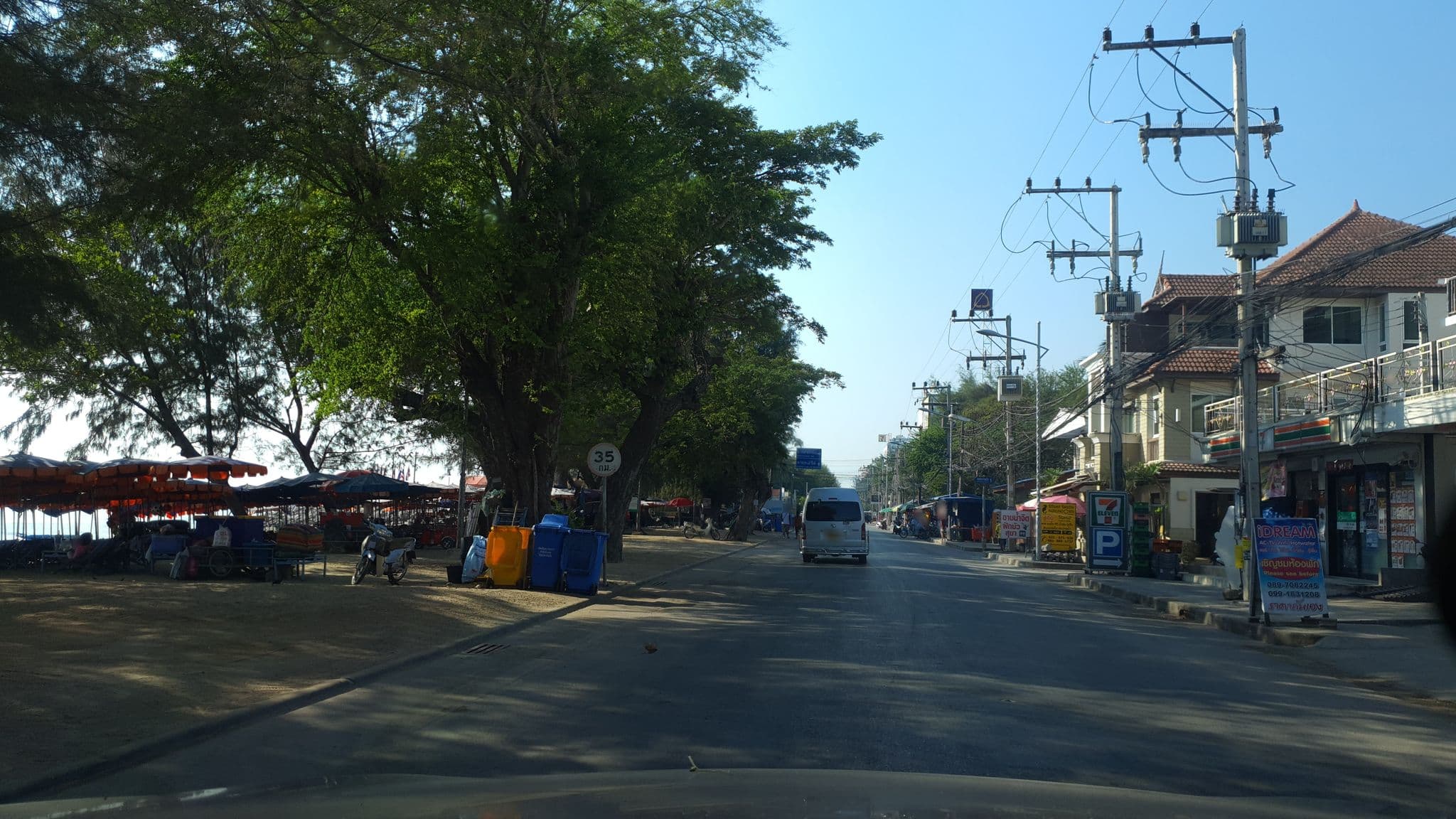 Street view near sea & sand, Cha-am — © jrcarlsen (CC BY-SA · Mapillary)