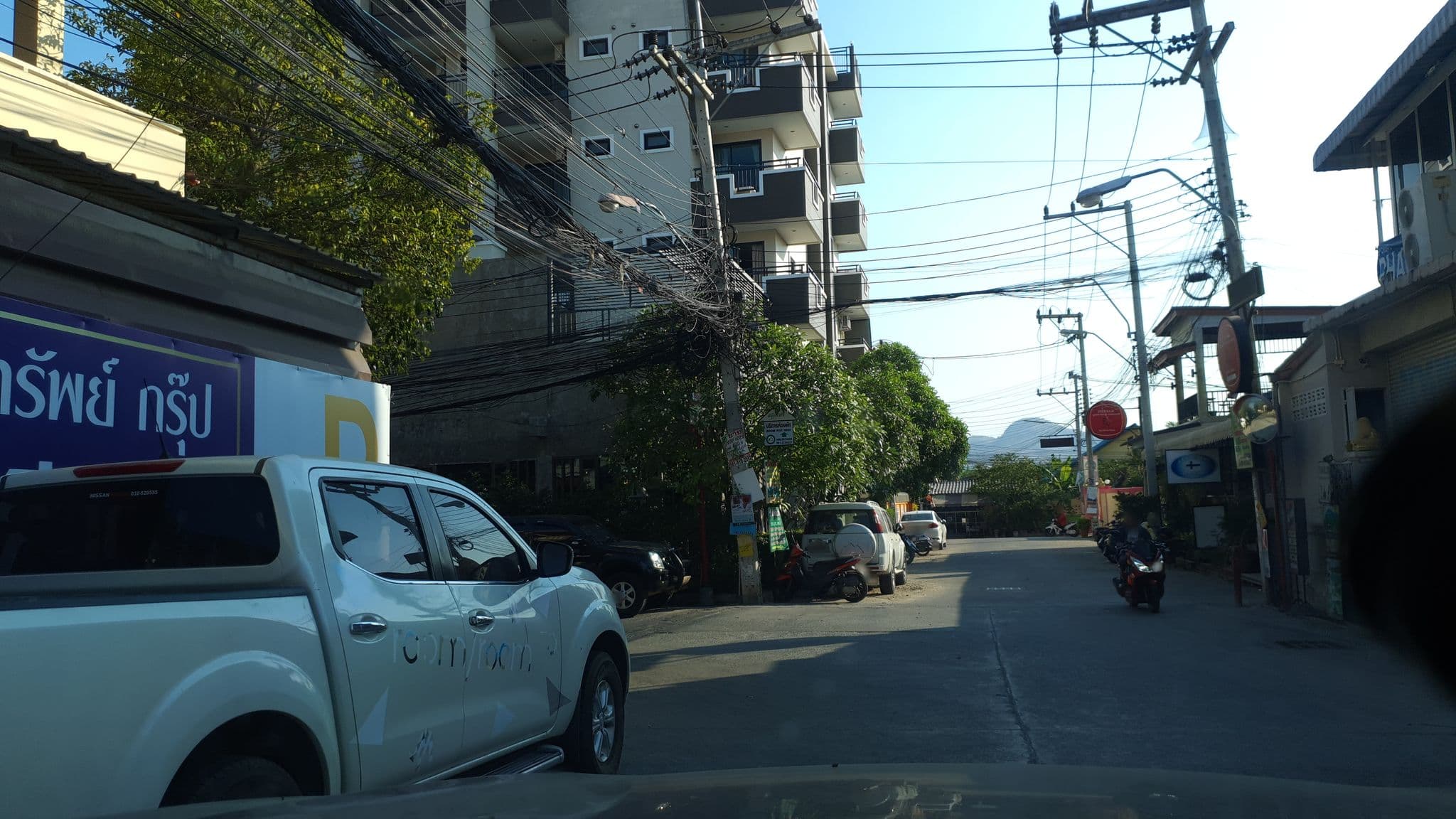 Street view near ห้อง 506 โรงแรม Initial Huahin, Hua Hin — © jrcarlsen (CC BY-SA · Mapillary)