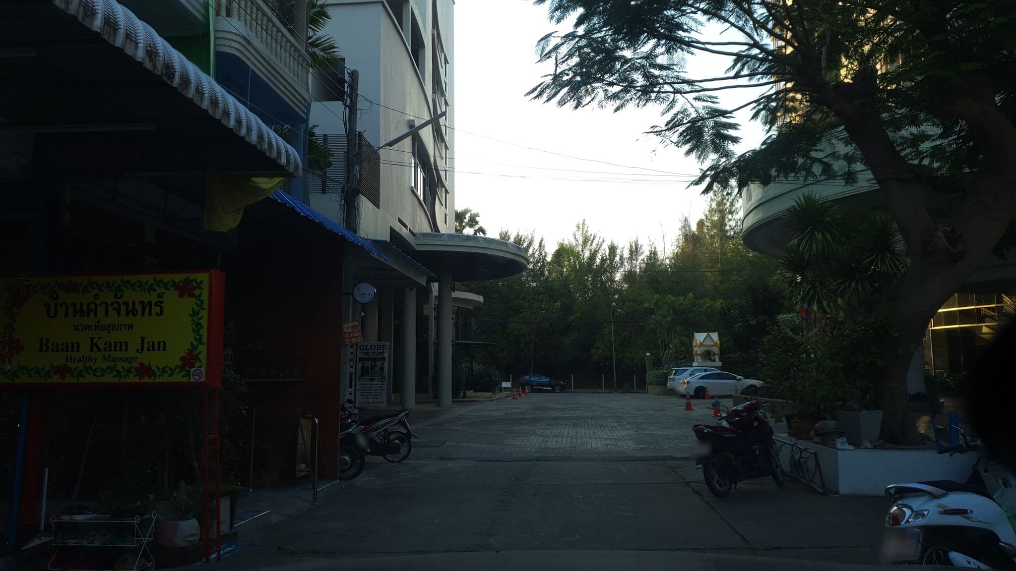 Street view near Swimming Pool @Long Beach Cha-am, Cha-am — © jrcarlsen (CC BY-SA · Mapillary)