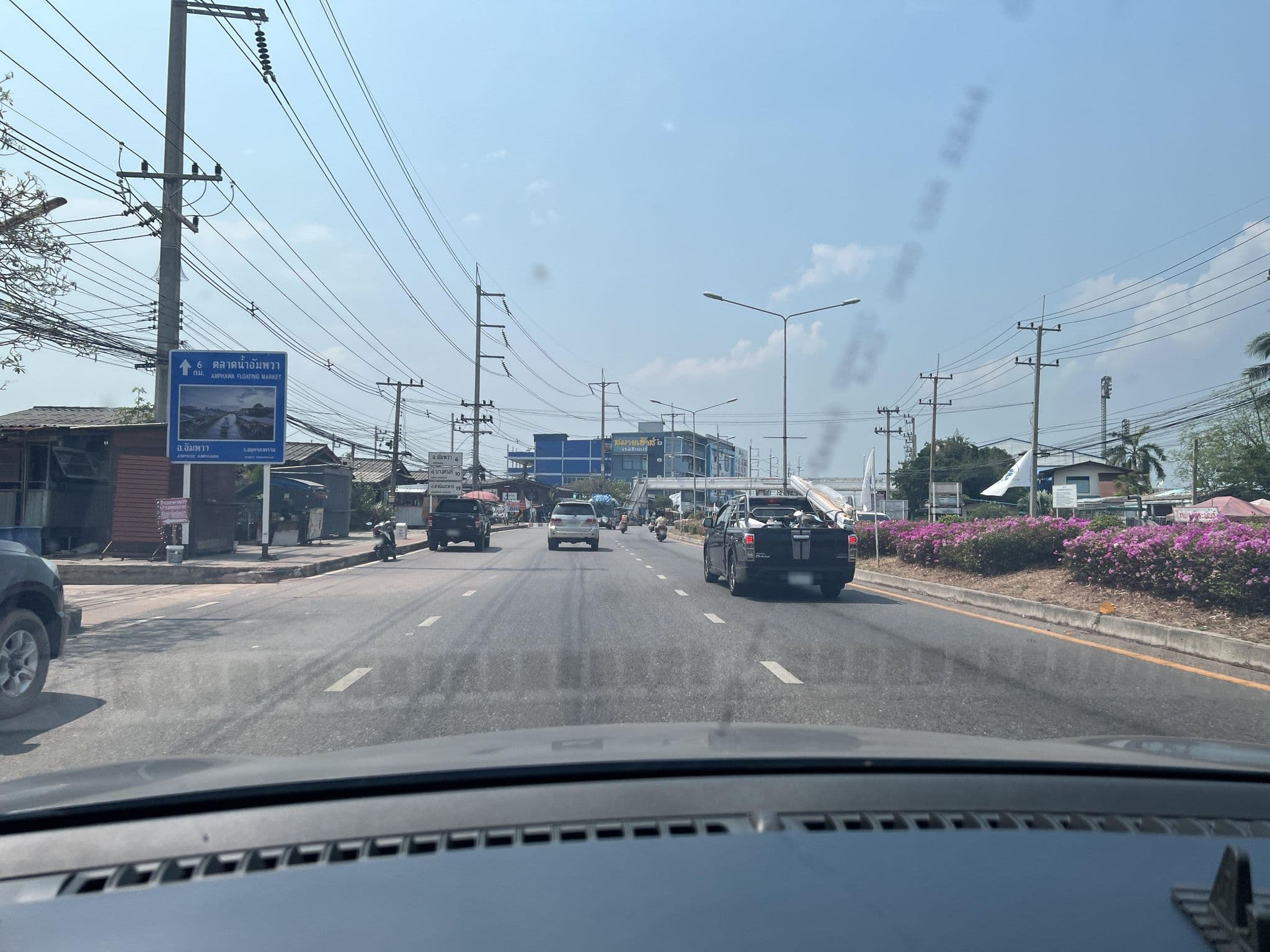 Street view near ปุณยาพร โฮมสเตย์ อัมพวา, Samut Songkhram — © lin_wang (CC BY-SA · Mapillary)