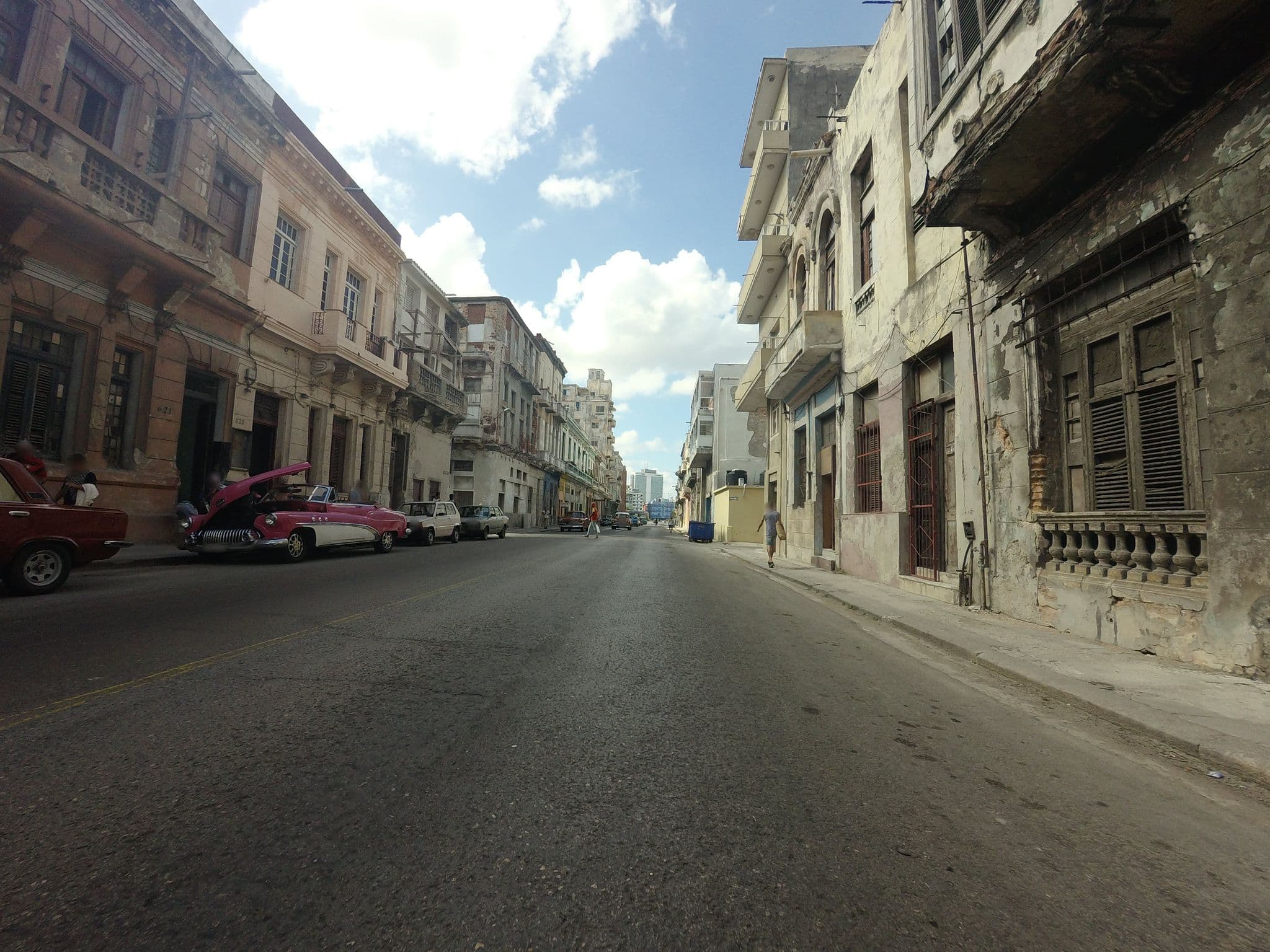 Street view near MARYNETO, Centro Habana