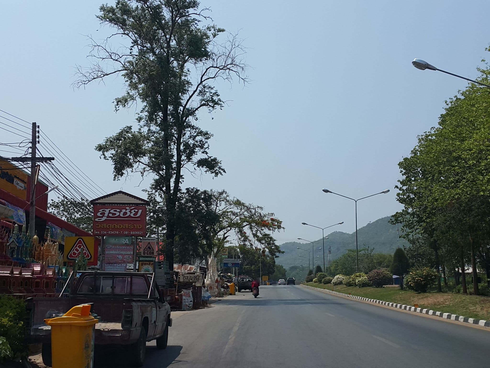 Street view near เนินปากแซงรีสอร์ท, Bo Phloi — © jrcarlsen (CC BY-SA · Mapillary)