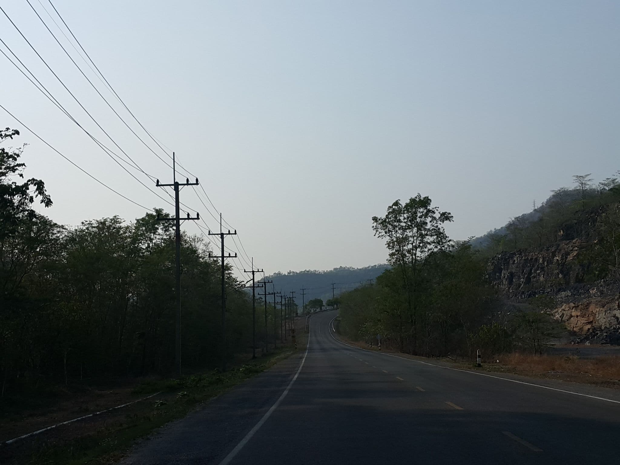 Street view near เลค เฮฟเว่น รีสอร์ท แอนด์ ปาร์ค จังหวัดกาญจนบุรี, Bo Phloi — © jrcarlsen (CC BY-SA · Mapillary)