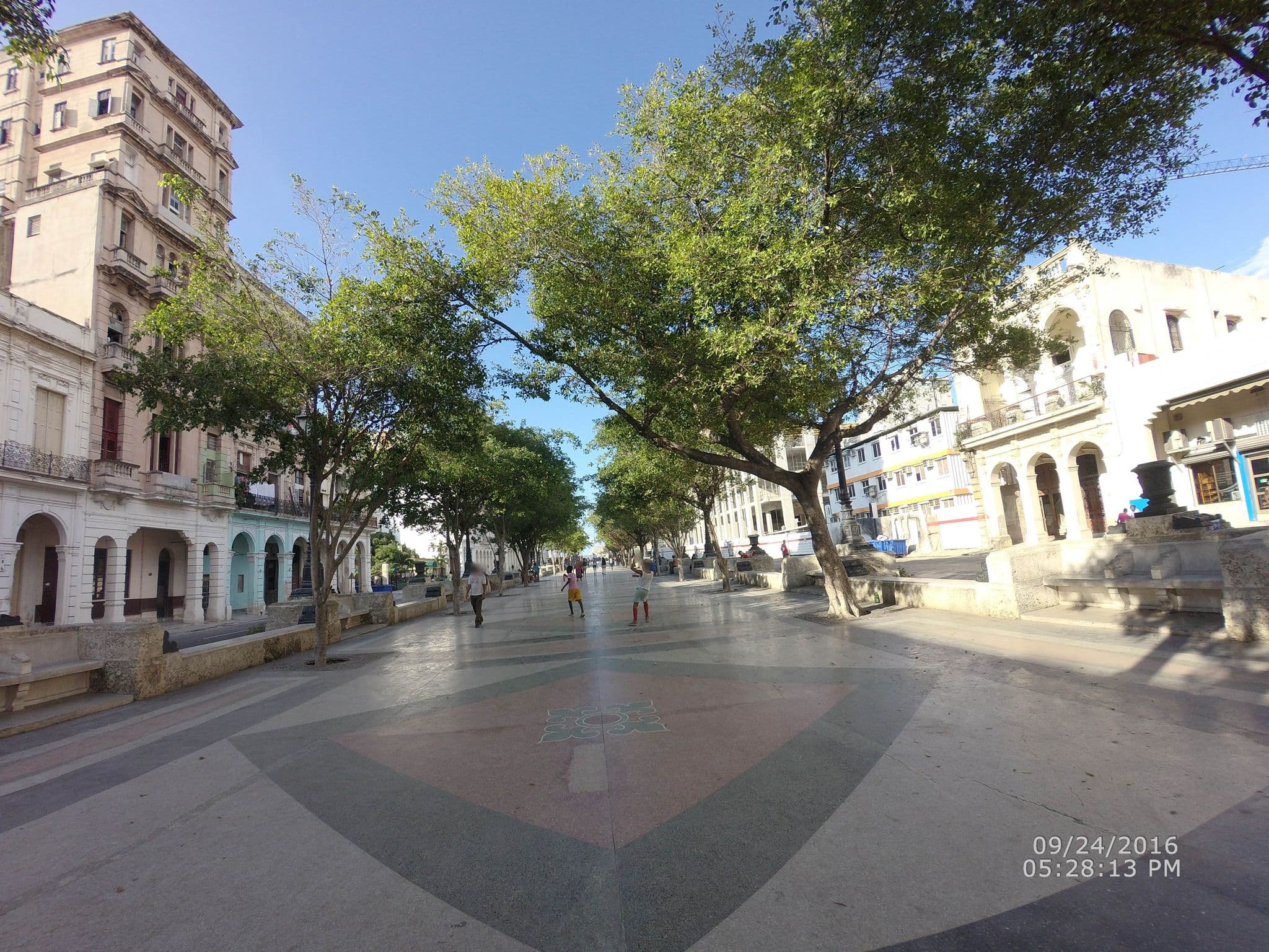 Street view near prado colonial, Centro Habana