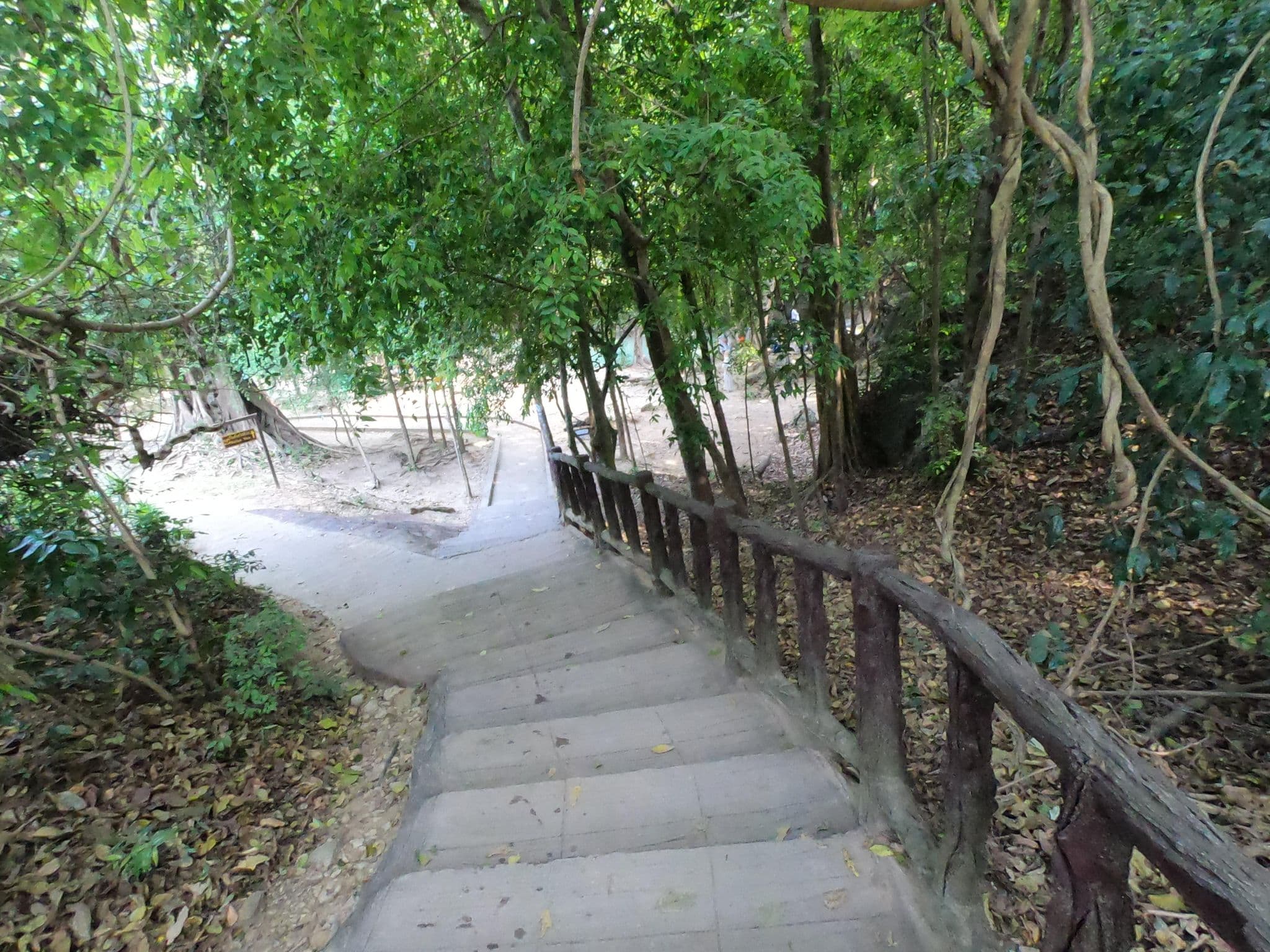 Street view near บ้านพักรับรองน้ำตกเอราวัณ, Bo Phloi — © sisaket (CC BY-SA · Mapillary)