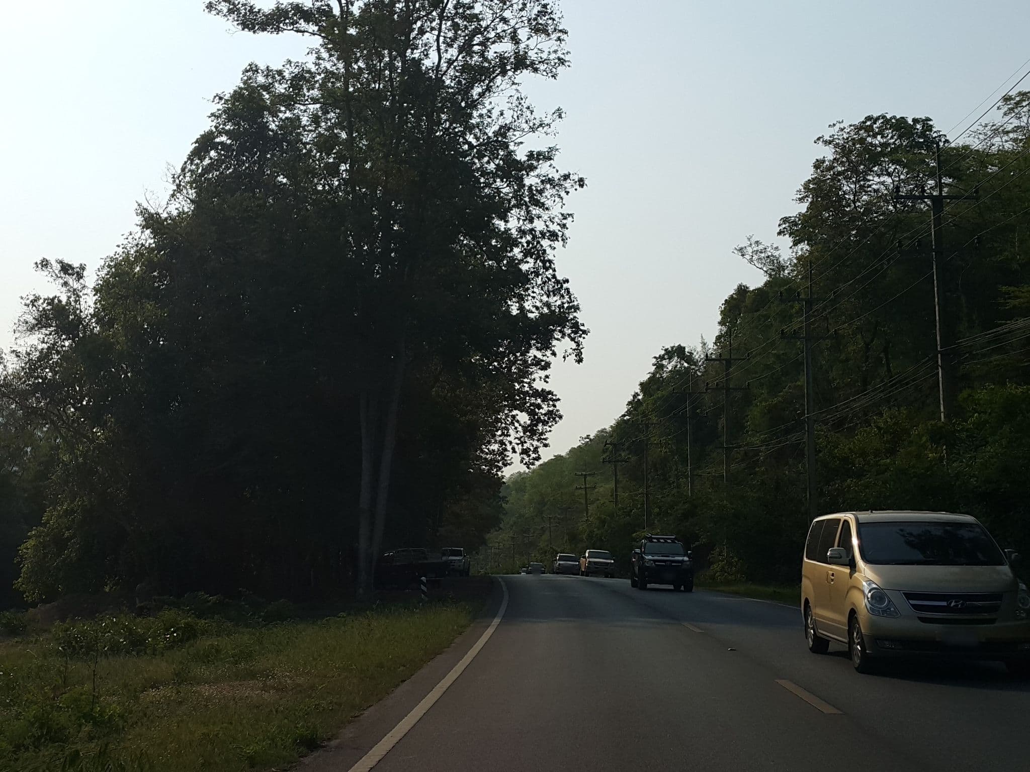 Street view near Taramontra(ธารามนตรา), Bo Phloi — © jrcarlsen (CC BY-SA · Mapillary)