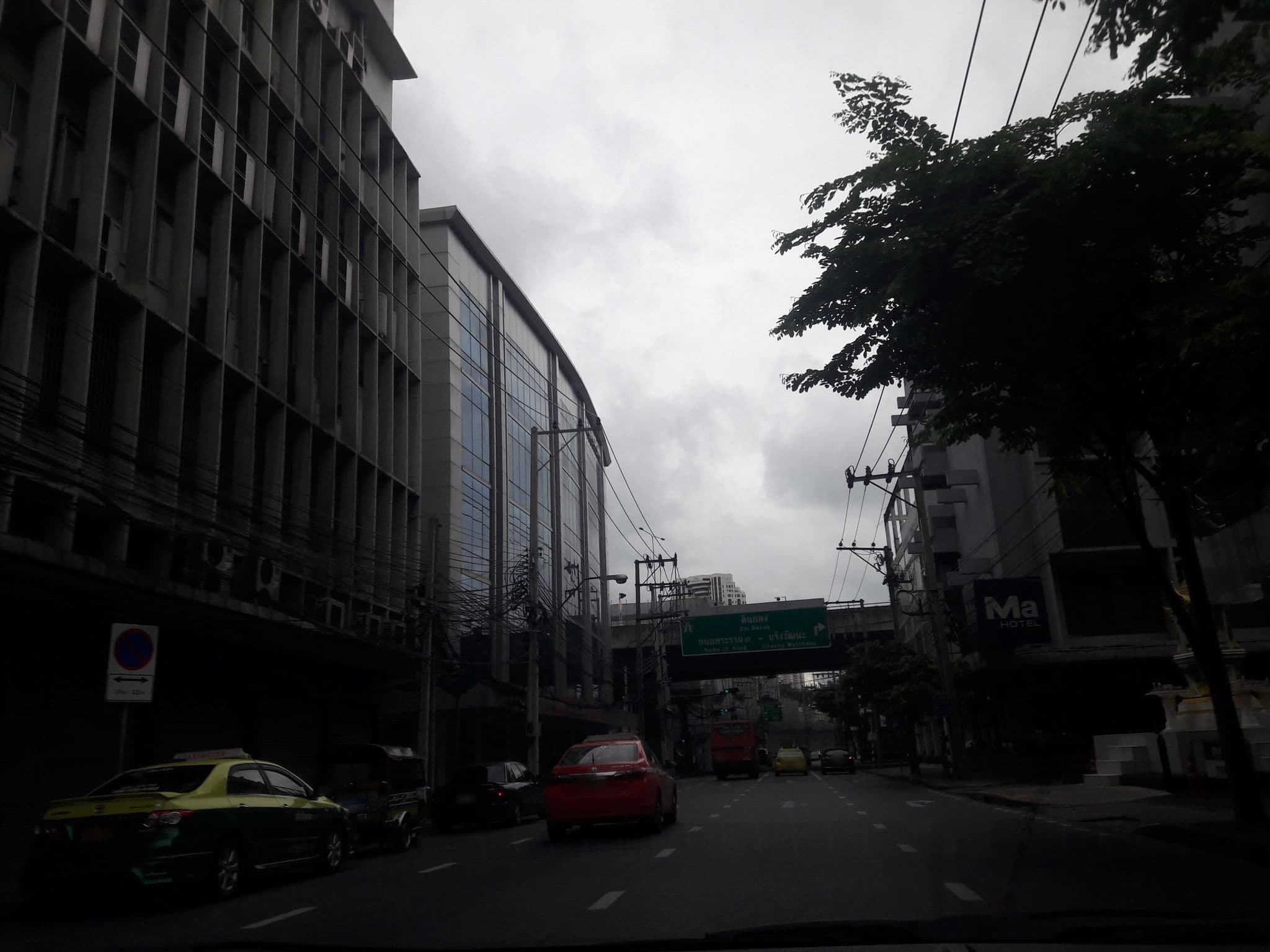 Street view near New Fuji Hotel, Bang Rak Subdistrict — © dukeduke (CC BY-SA · Mapillary)