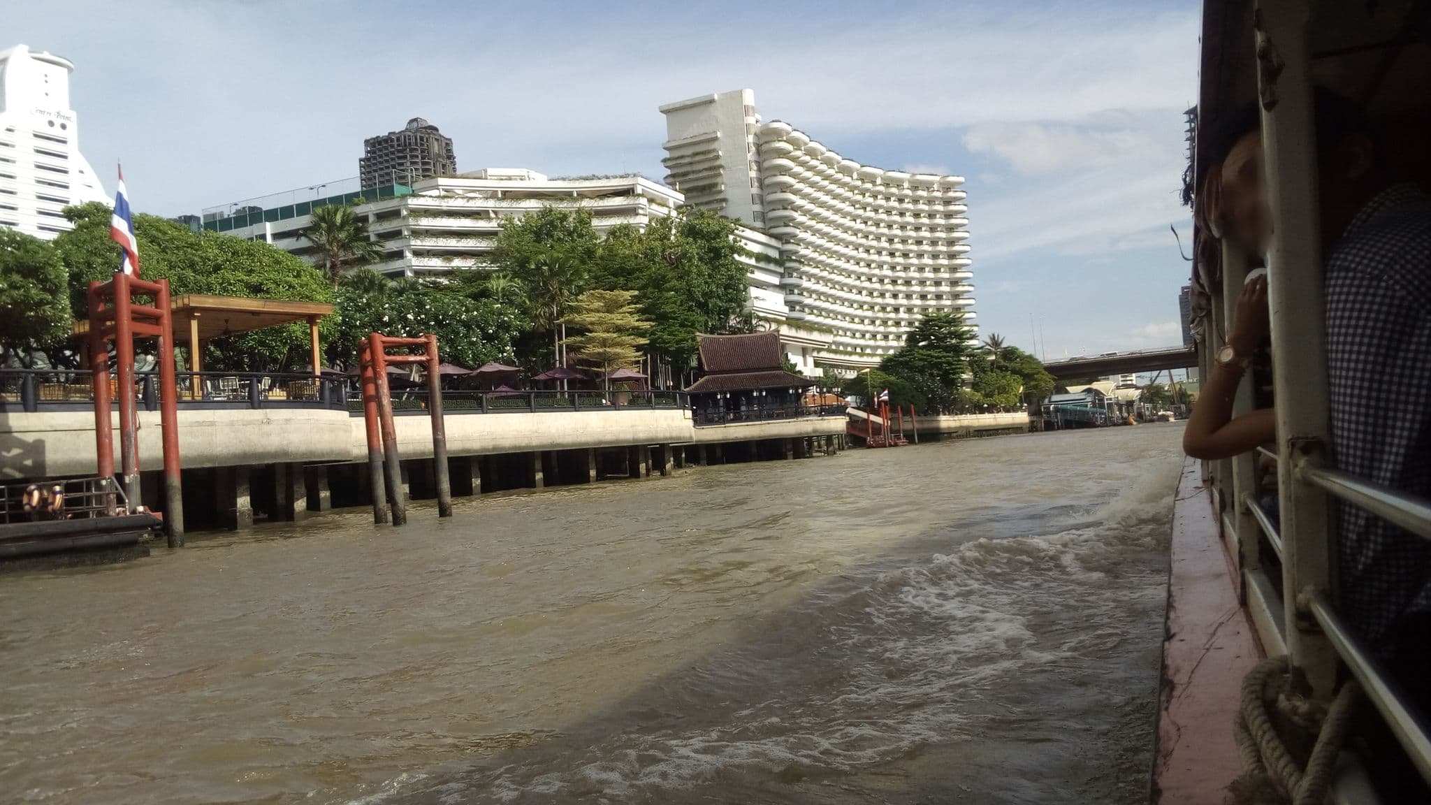 Street view near Executive Floor, Bang Rak Subdistrict — © ozflor (CC BY-SA · Mapillary)
