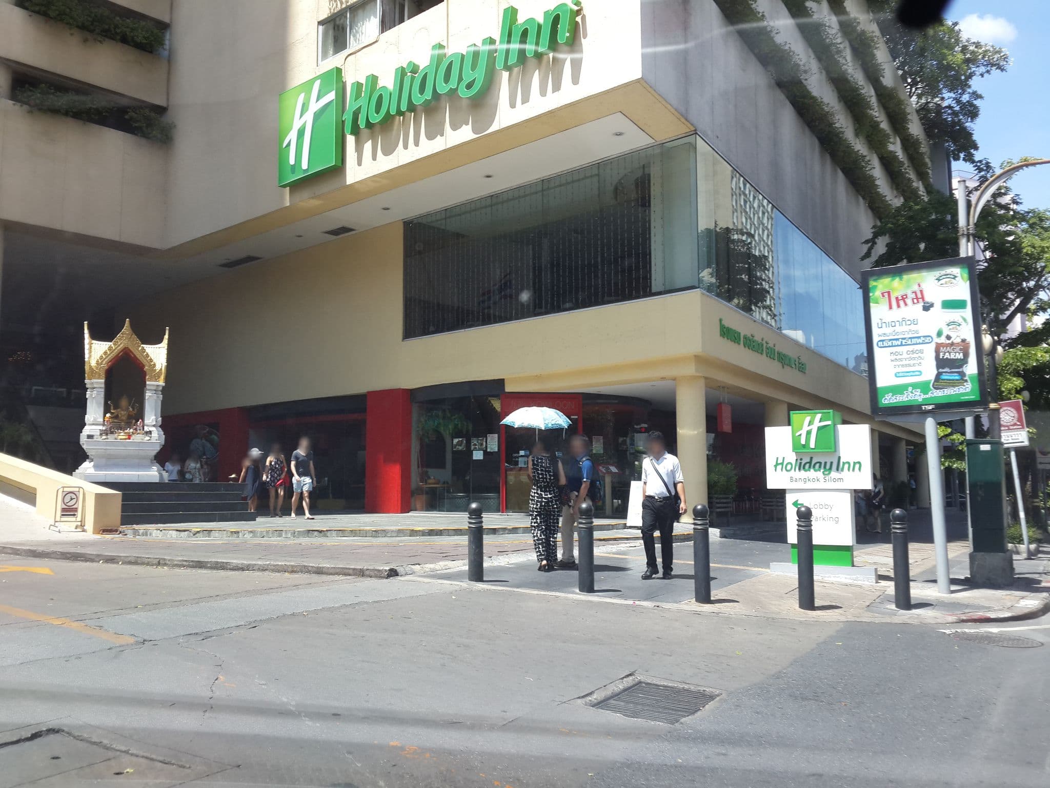 Street view near Room 1747, Bang Rak Subdistrict — © mishari (CC BY-SA · Mapillary)