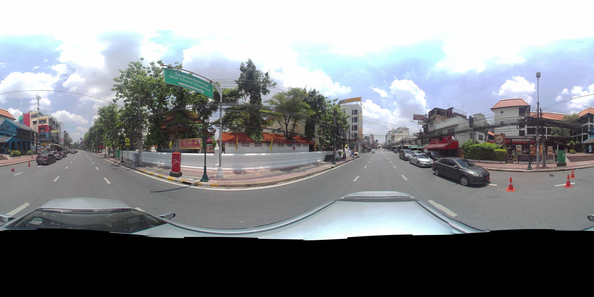 Street view near Rainbow Hotel, Phra Nakhon — © P05466 (CC BY-SA · Mapillary)