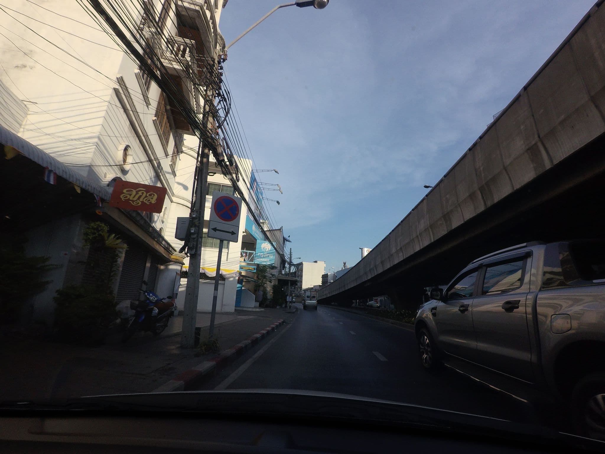 Street view near Beyond Suite Rama 8, Phra Nakhon — © mishari (CC BY-SA · Mapillary)
