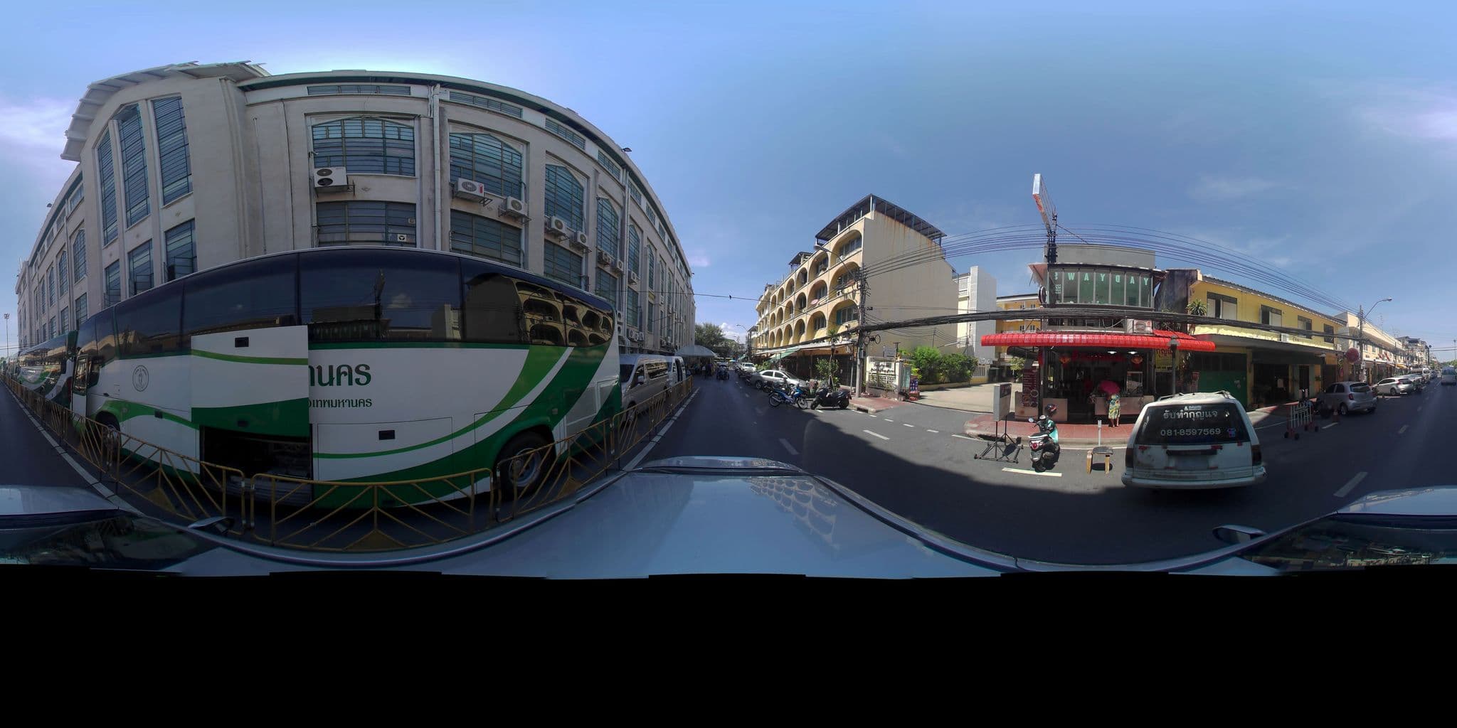 Street view near โรงแรมศรีกรุงเทพ (Sri Krungthep Hotel), Bangkok — © P05466 (CC BY-SA · Mapillary)