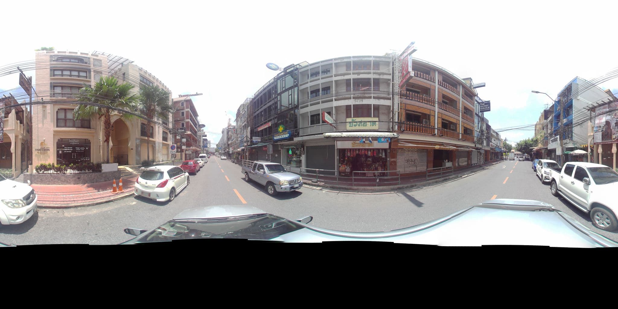 Street view near Dewan Bangkok (เดวาน), Phra Nakhon — © P05466 (CC BY-SA · Mapillary)