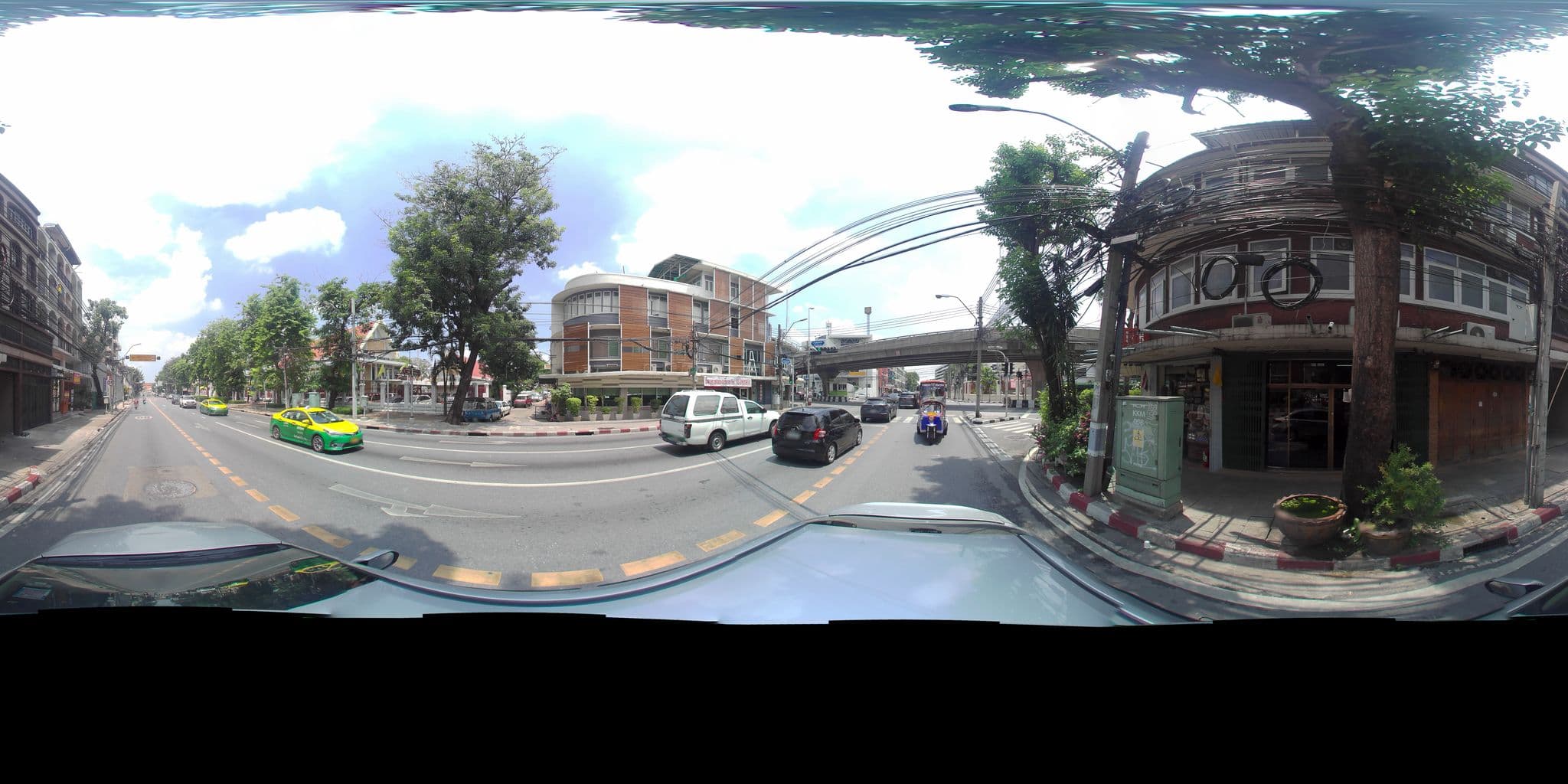 Street view near R1 Hostel, Phra Nakhon — © P05466 (CC BY-SA · Mapillary)