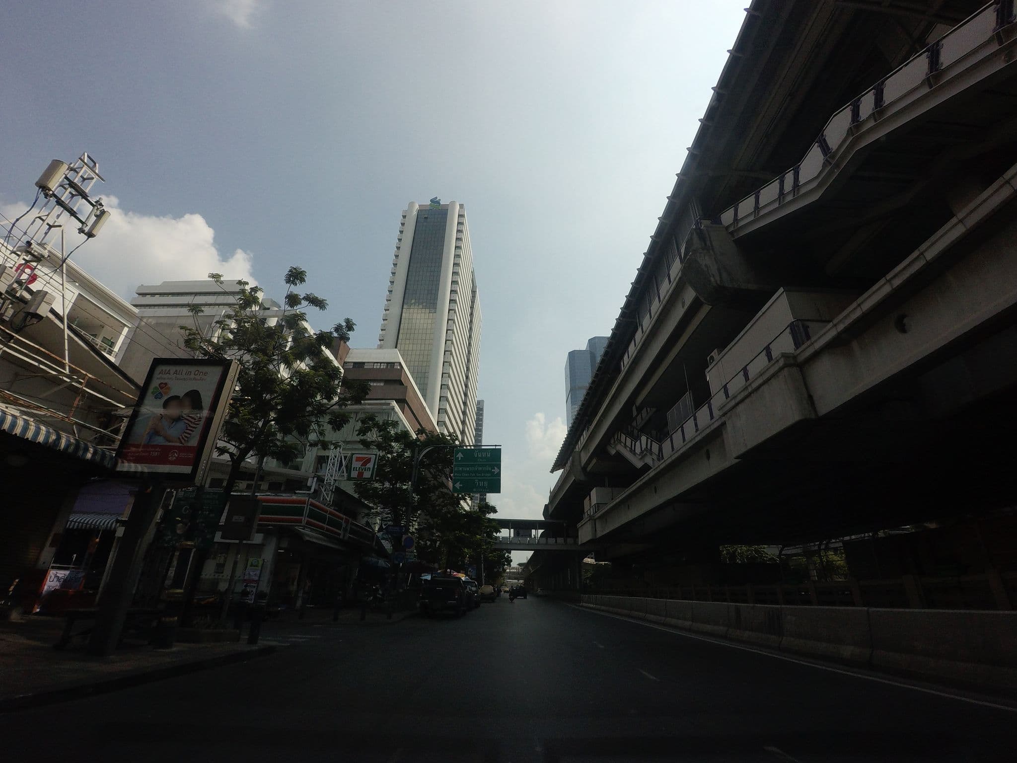 Street view near Swimming Pool, Bang Rak — © mishari (CC BY-SA · Mapillary)
