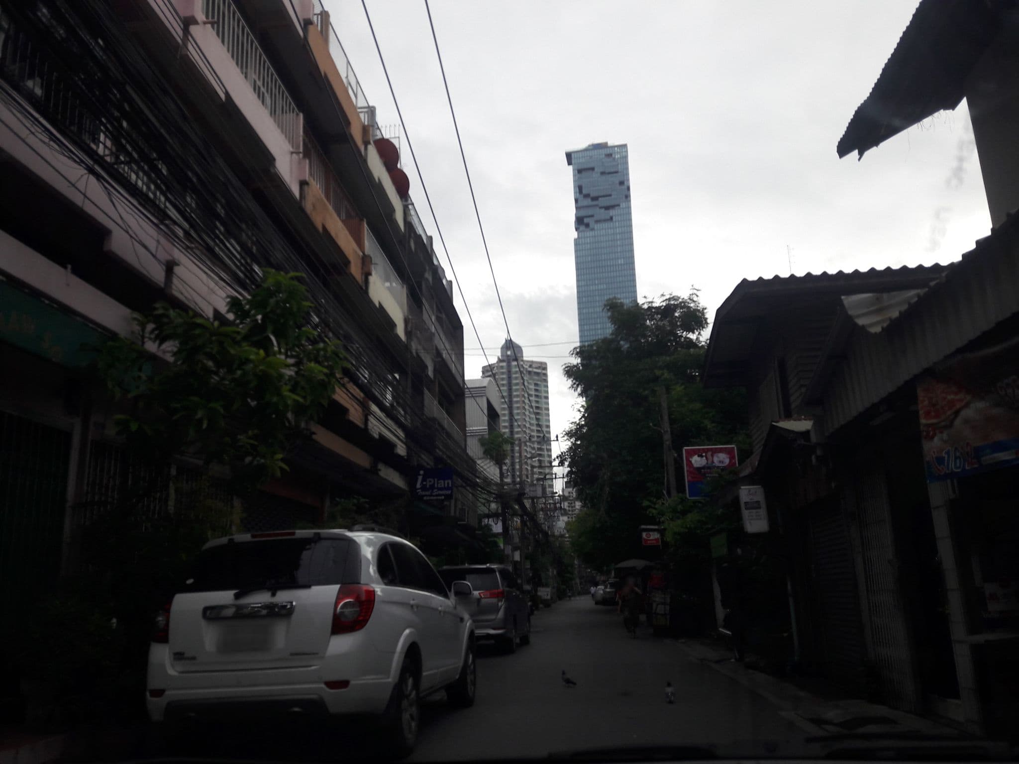 Street view near Dozeoff, Bang Rak — © dukeduke (CC BY-SA · Mapillary)