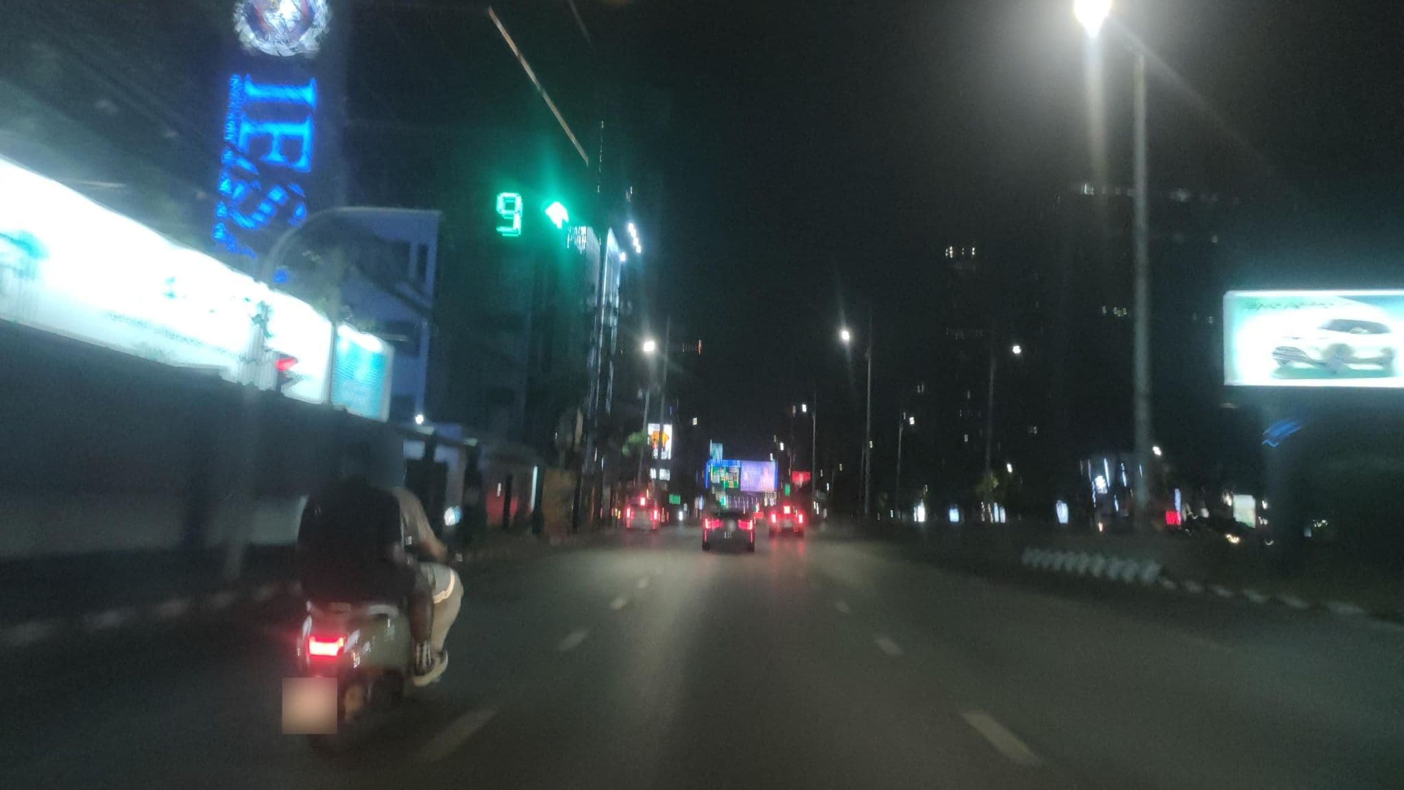 Street view near ชั้นสามโรงแรมเมโทรโพลิเท่น, Bang Rak — © koki2529 (CC BY-SA · Mapillary)