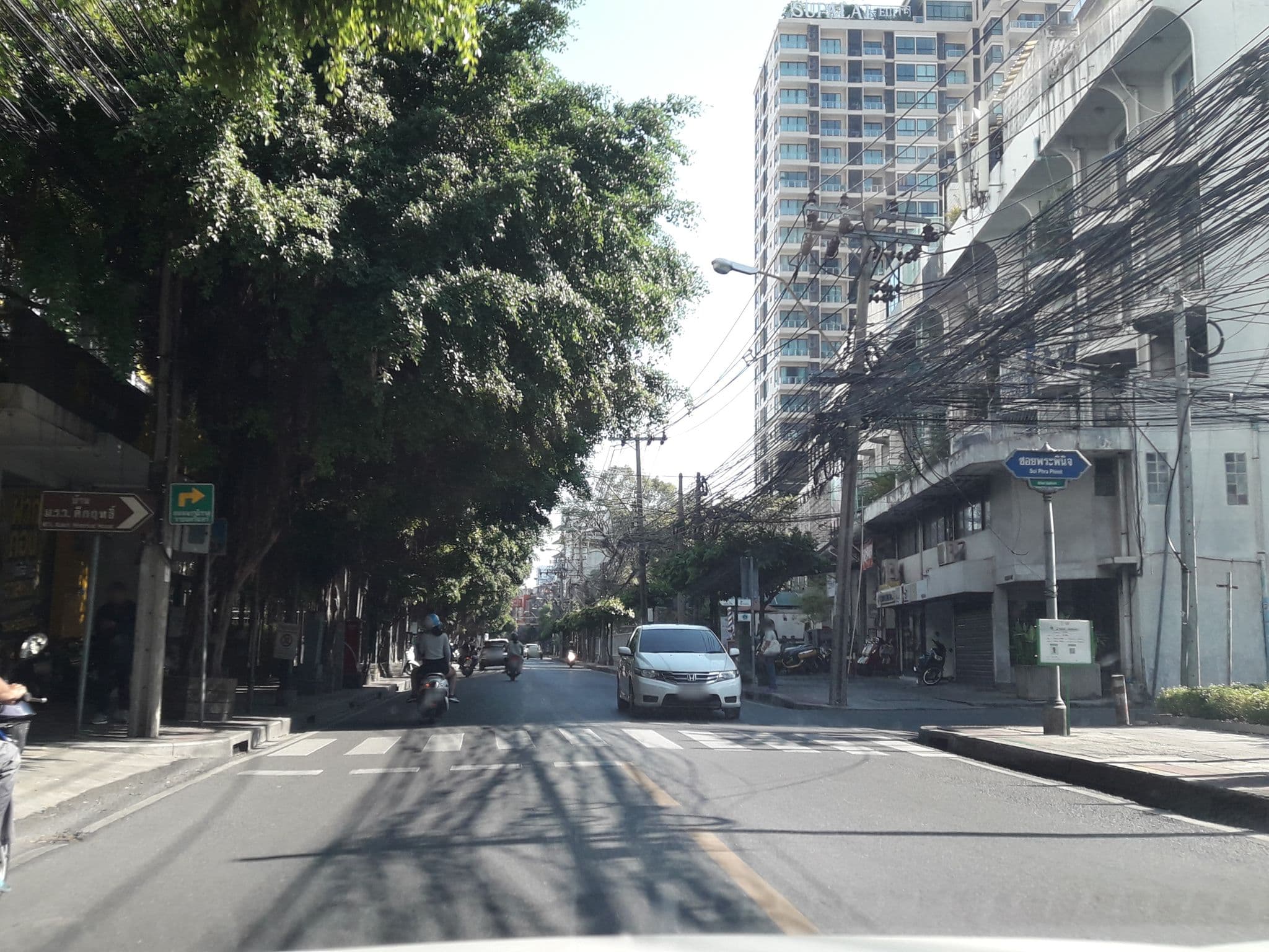 Street view near BS Court Serviced Apartment; Sathon Bangkok, Bang Rak — © jetman11 (CC BY-SA · Mapillary)