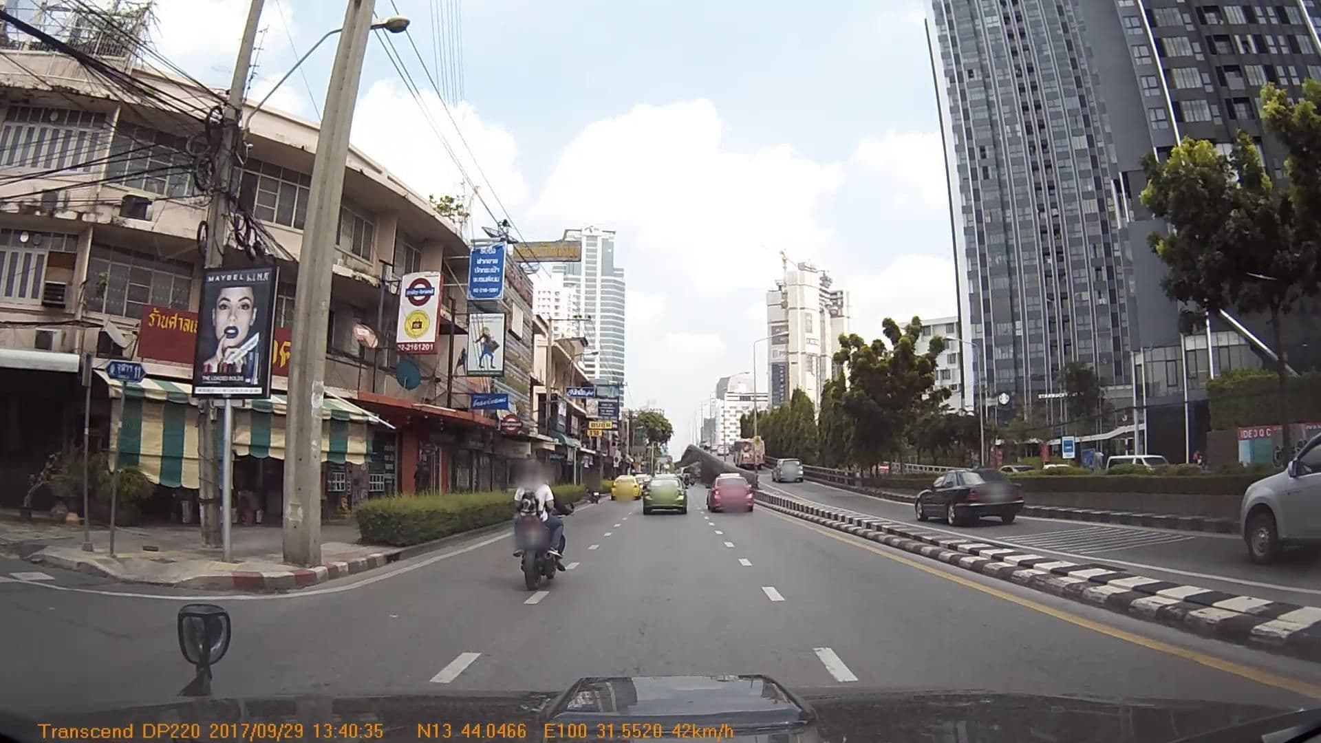 Street view near Chatel, Bang Rak — © mapcreator (CC BY-SA · Mapillary)