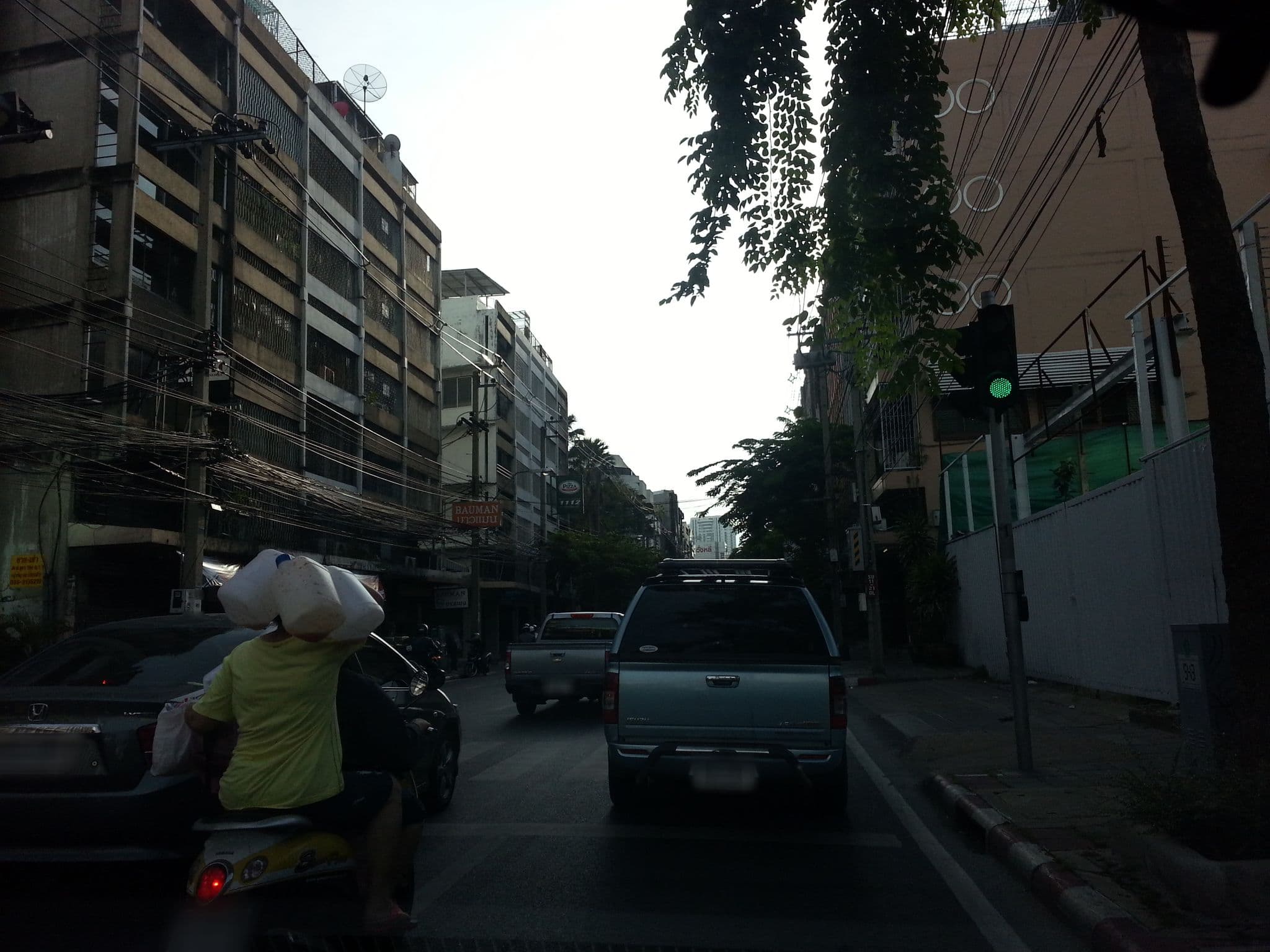 Street view near Praya Kitchen Bangkok Marriott Hotel สุรวงศ์, Bang Rak — © mishari (CC BY-SA · Mapillary)
