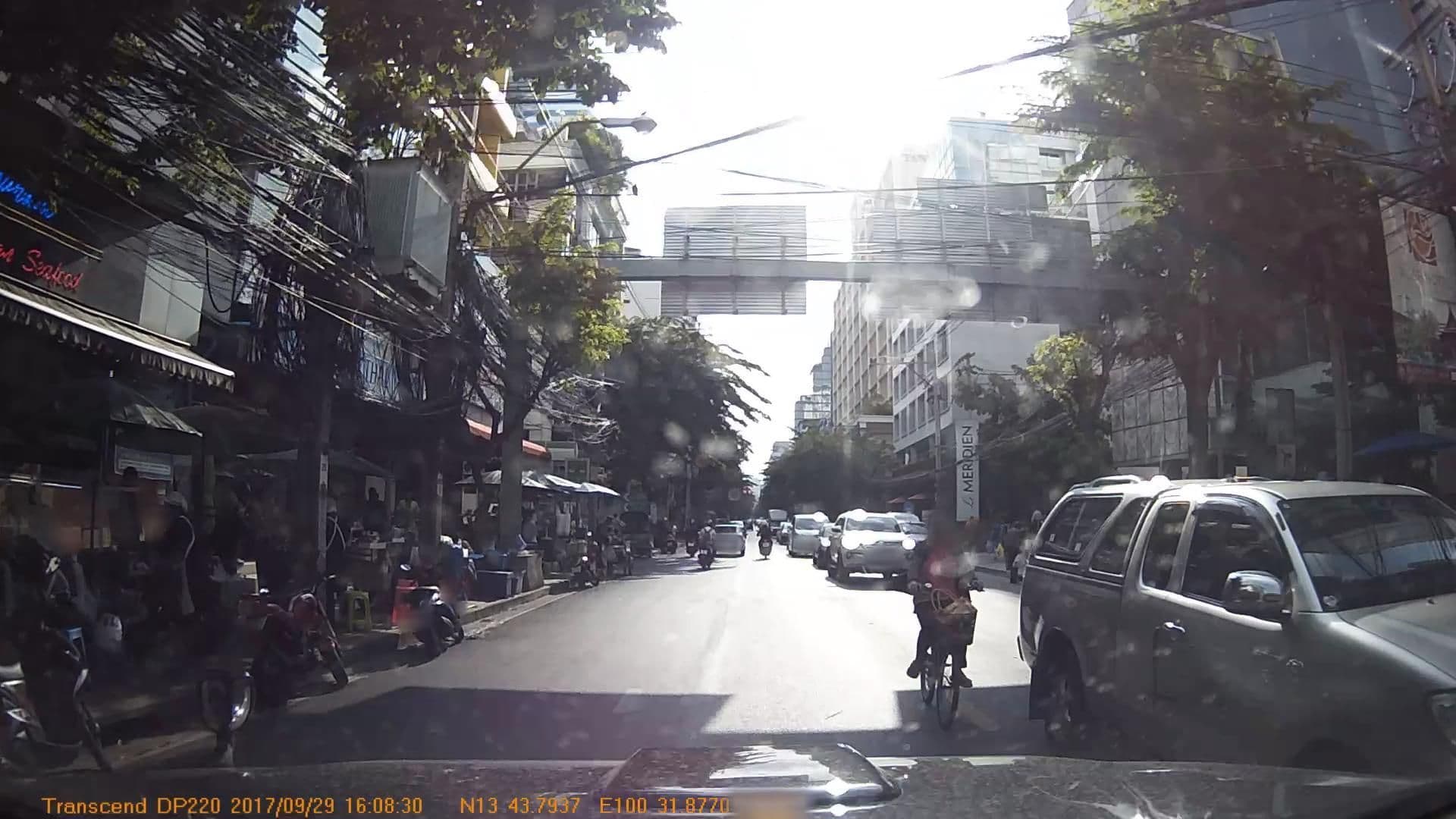 Street view near Le Méridien Bangkok, Bang Rak — © mapcreator (CC BY-SA · Mapillary)