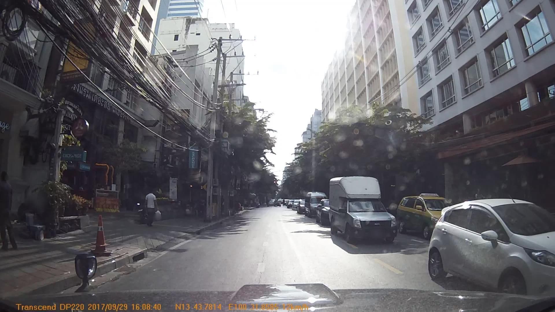 Street view near Swimming Pool, Bang Rak — © mapcreator (CC BY-SA · Mapillary)