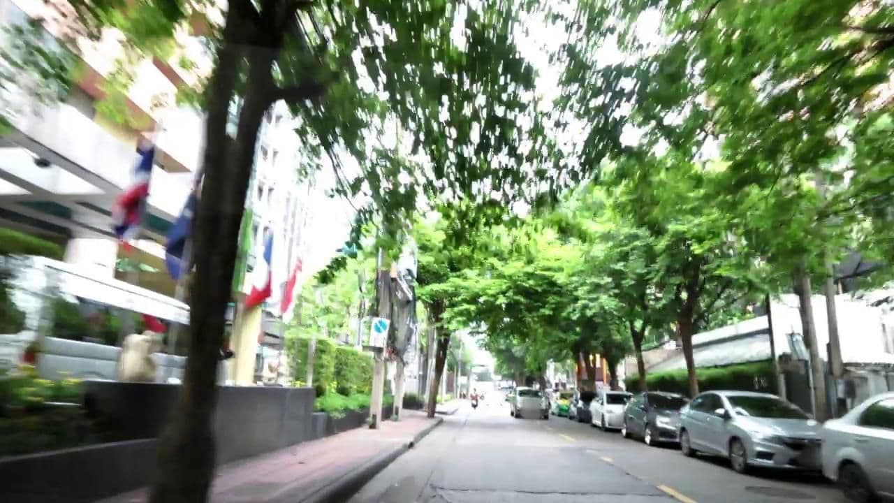 Street view near Swimming Pool at Bandara Hotel, Bang Rak — © toffy (CC BY-SA · Mapillary)