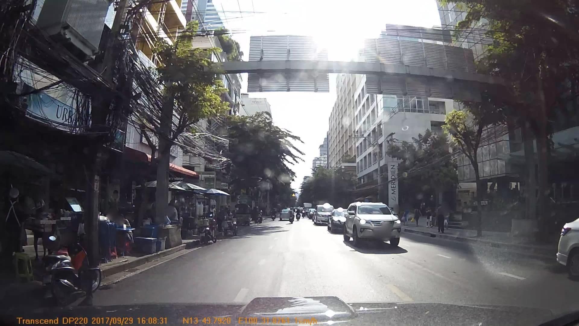 Street view near Rooftop Pool & Bar, Bang Rak — © mapcreator (CC BY-SA · Mapillary)