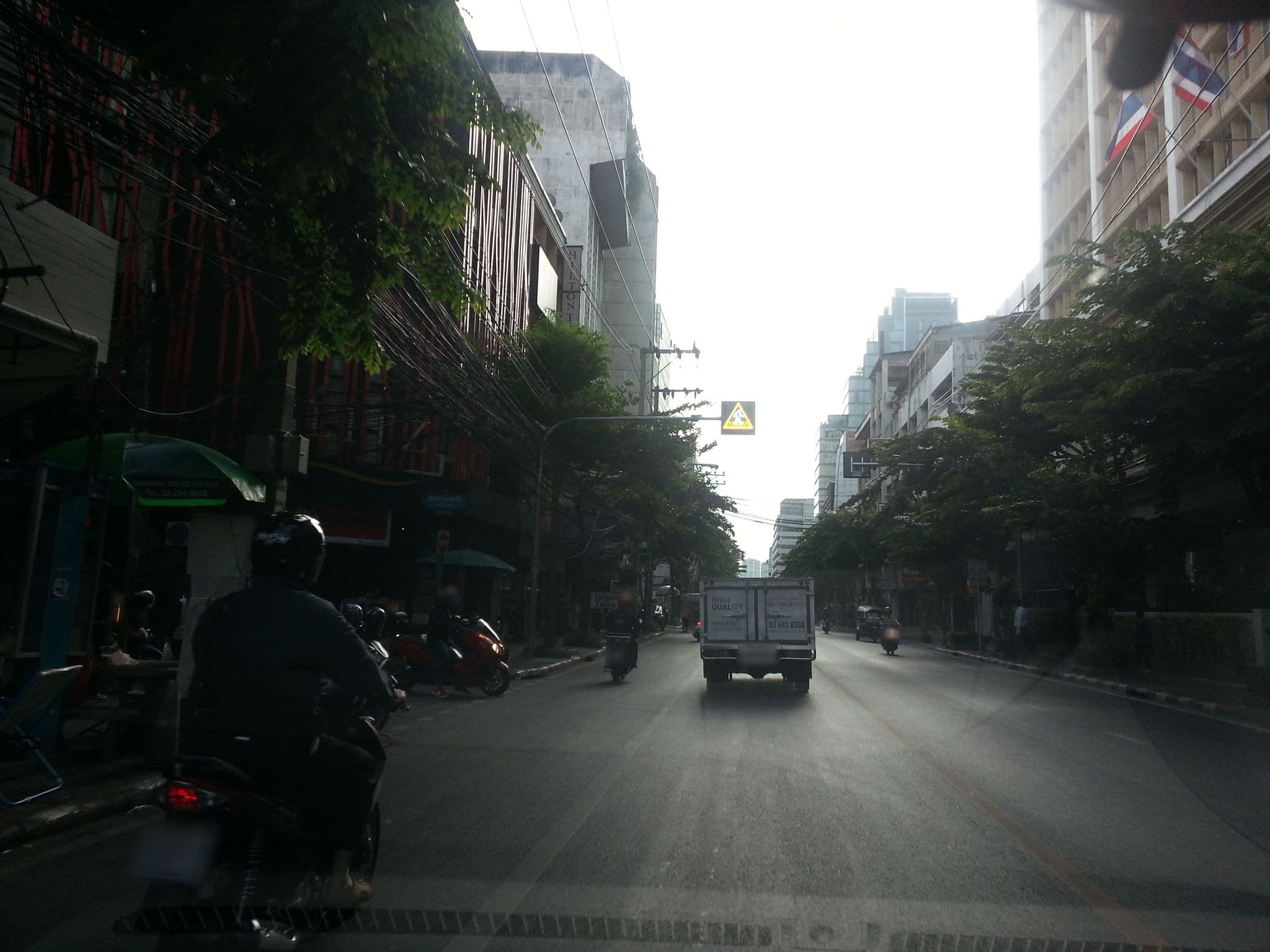 Street view near โรงแรมตวันนา (The Tawana Bangkok), Bang Rak — © mishari (CC BY-SA · Mapillary)