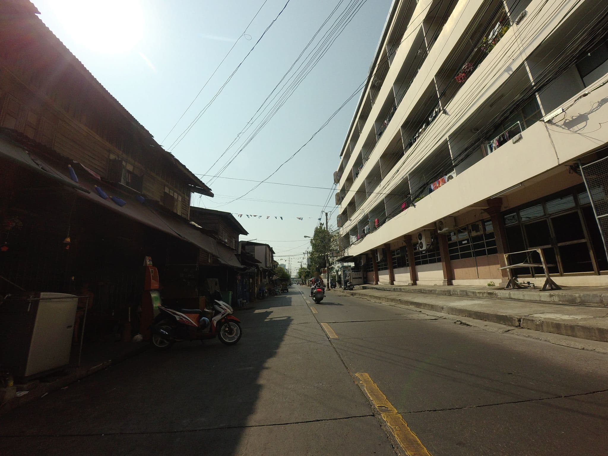 Street view near Chi Art Series Hotel, Khlong Toei — © mishari (CC BY-SA · Mapillary)