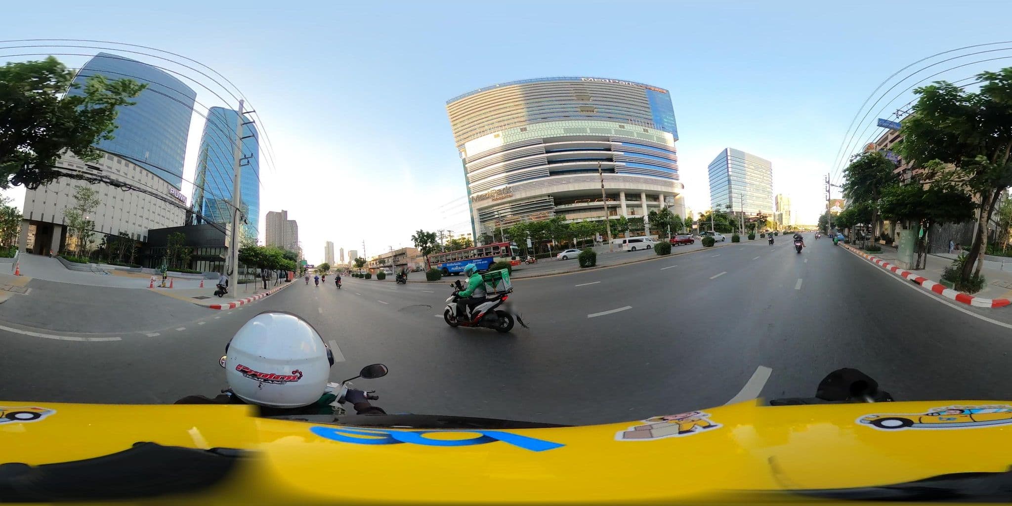 Street view near JW Marriott Marquis Hotel, Khlong Toei — © bemaps_1pd (CC BY-SA · Mapillary)