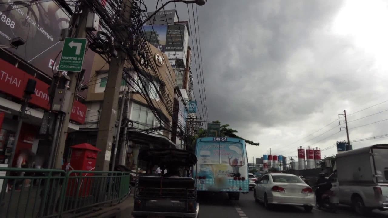Street view near Pinacle Room, Internenticle Hotel, Bang Rak — © toffy (CC BY-SA · Mapillary)