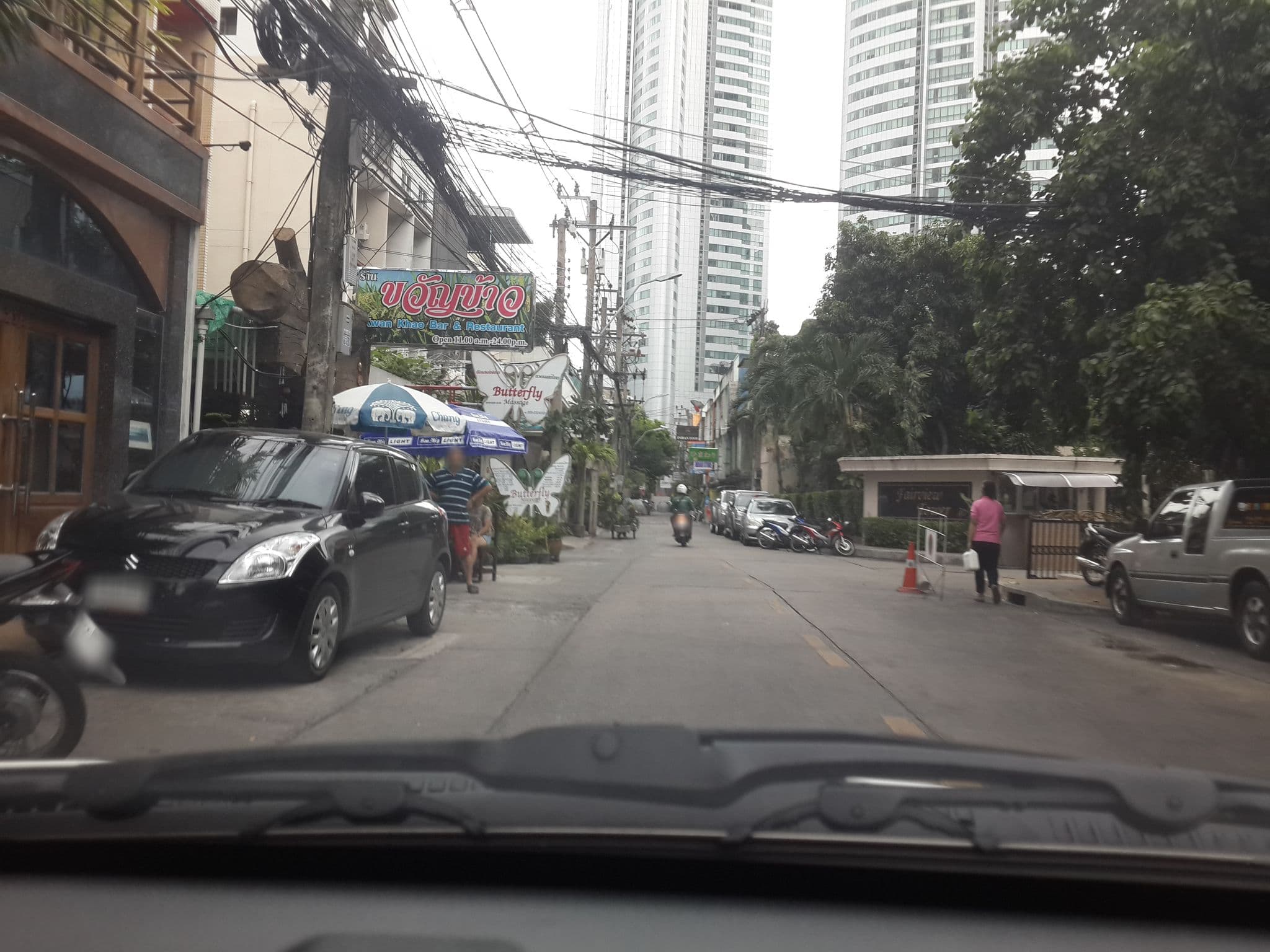 Street view near Met A Space Pod @Phrom Phong, Watthana — © mishari (CC BY-SA · Mapillary)