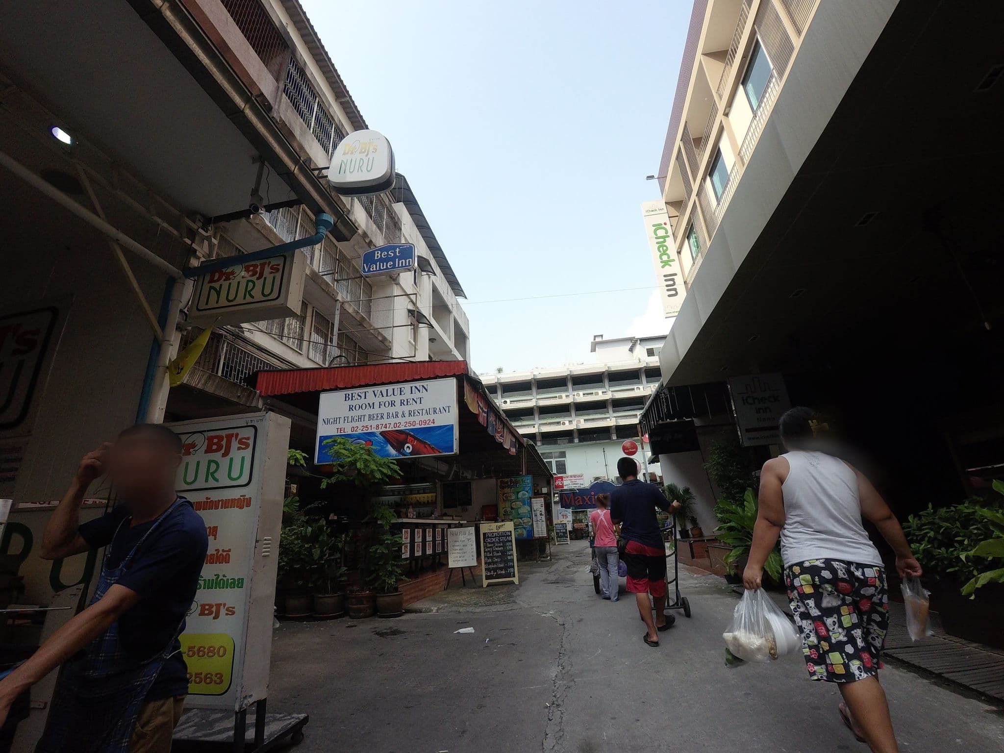 Street view near Maxim's Inn, Makkasan — © mishari (CC BY-SA · Mapillary)