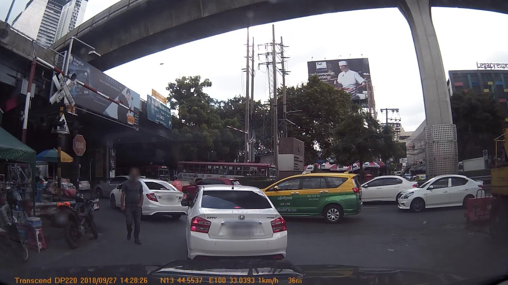 Street view near Royal Ascott Dubai, UAE, Makkasan — © mapcreator (CC BY-SA · Mapillary)