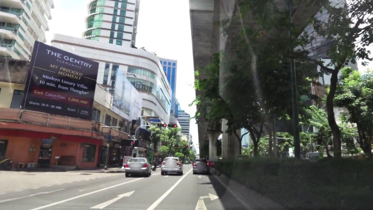 Street view near Sukumvit 31, Watthana — © toffy (CC BY-SA · Mapillary)