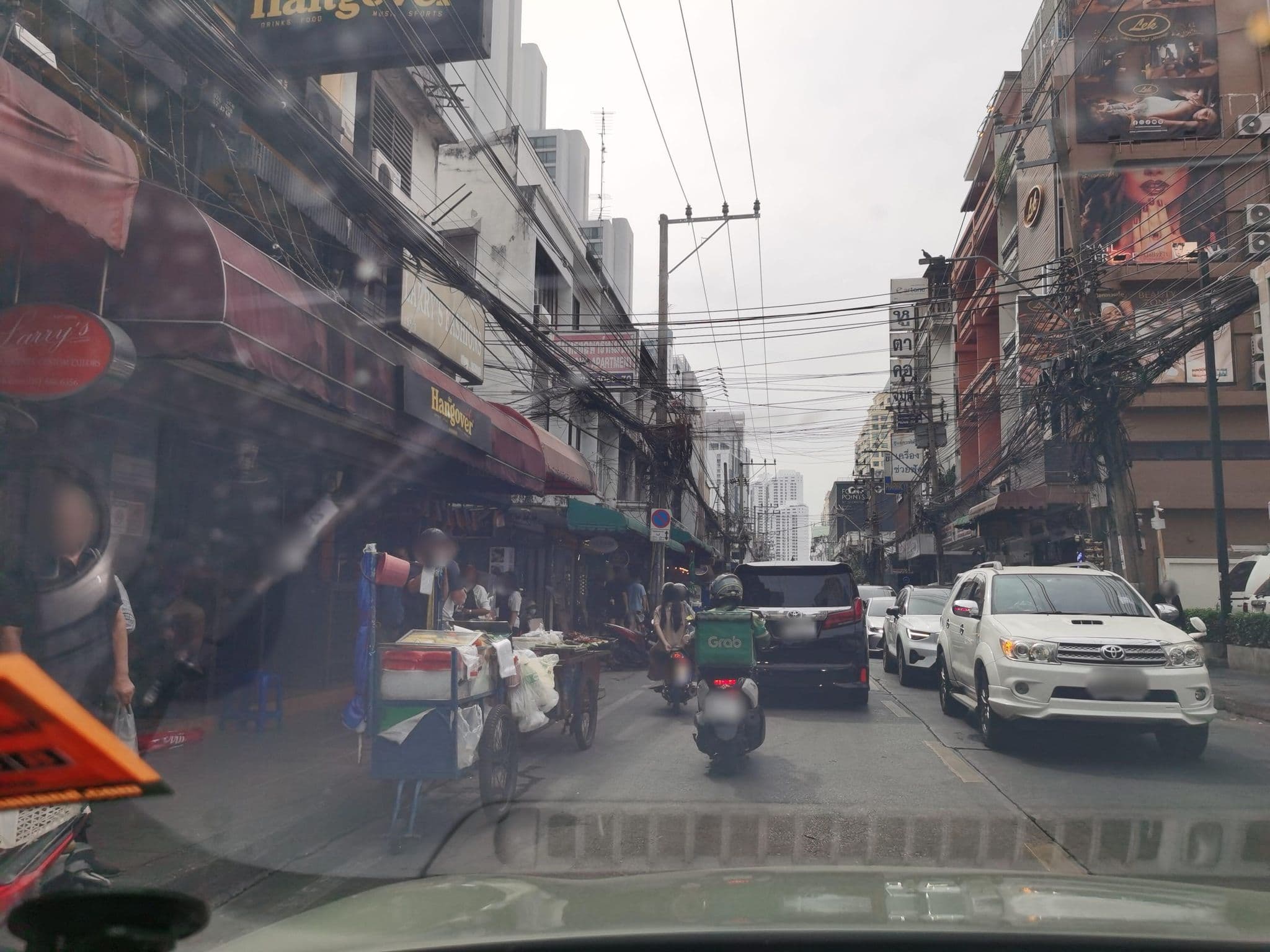 Street view near Citrus 22 Sukhumvit Hotel Bangkok, Watthana — © lin_wang (CC BY-SA · Mapillary)