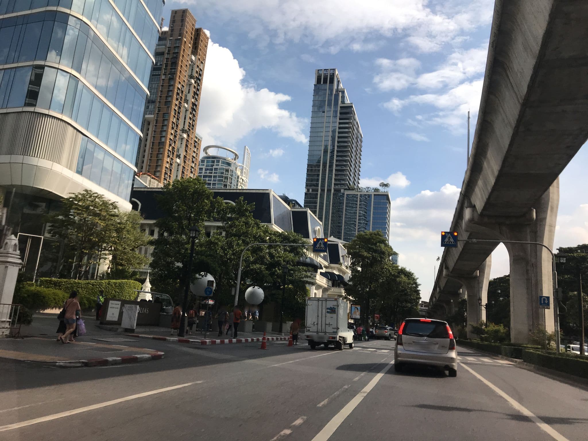 Street view near Presidental suite @ 4 season, Makkasan — © balletty (CC BY-SA · Mapillary)