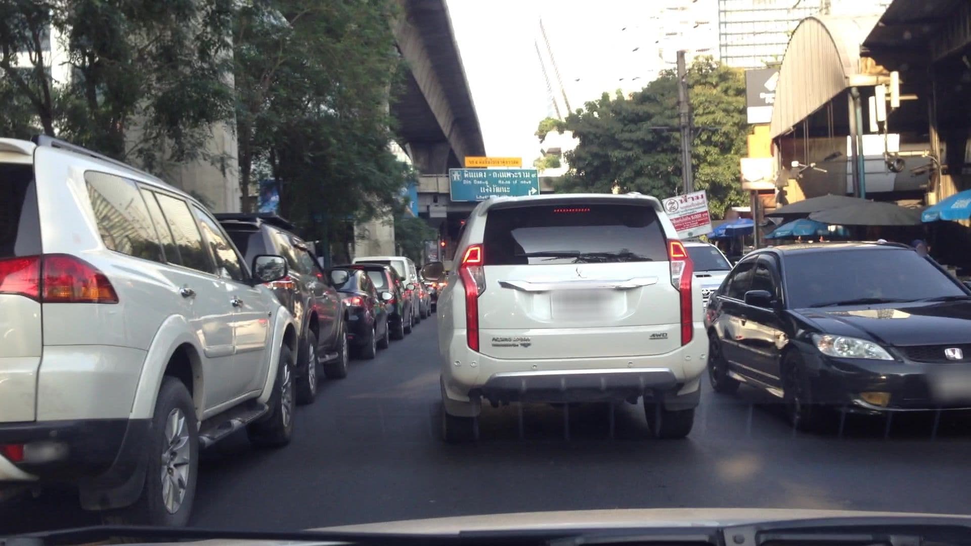Street view near 레가시 익스프레스 by kobi, Makkasan — © lvl5 (CC BY-SA · Mapillary)