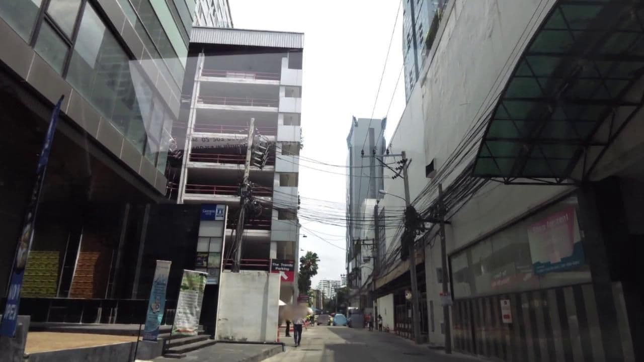 Street view near Sales & Marketing Office @ Ambassador Hotel Bangkok, Makkasan — © toffy (CC BY-SA · Mapillary)
