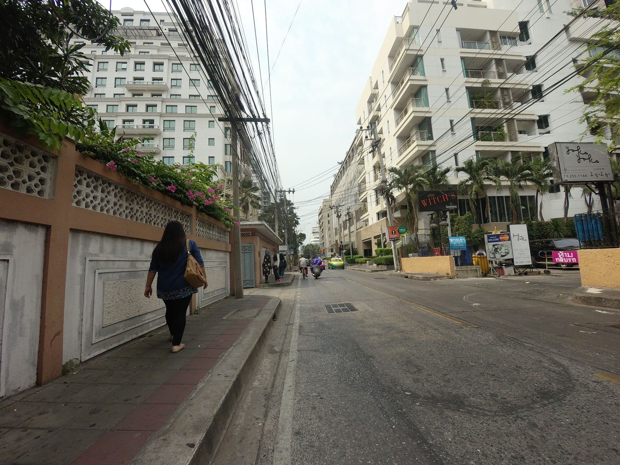 Street view near Presidential Suite, Makkasan — © mishari (CC BY-SA · Mapillary)