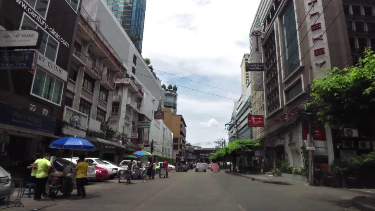 Street view near The Key Bangkok Hotel, Makkasan — © toffy (CC BY-SA · Mapillary)