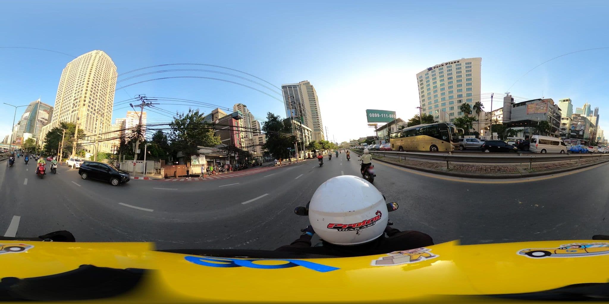 Street view near Sweet's Escape, Makkasan — © bemaps_1pd (CC BY-SA · Mapillary)