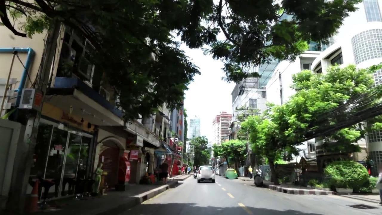 Street view near W 21 by Serene Asoke Suites, Watthana — © toffy (CC BY-SA · Mapillary)
