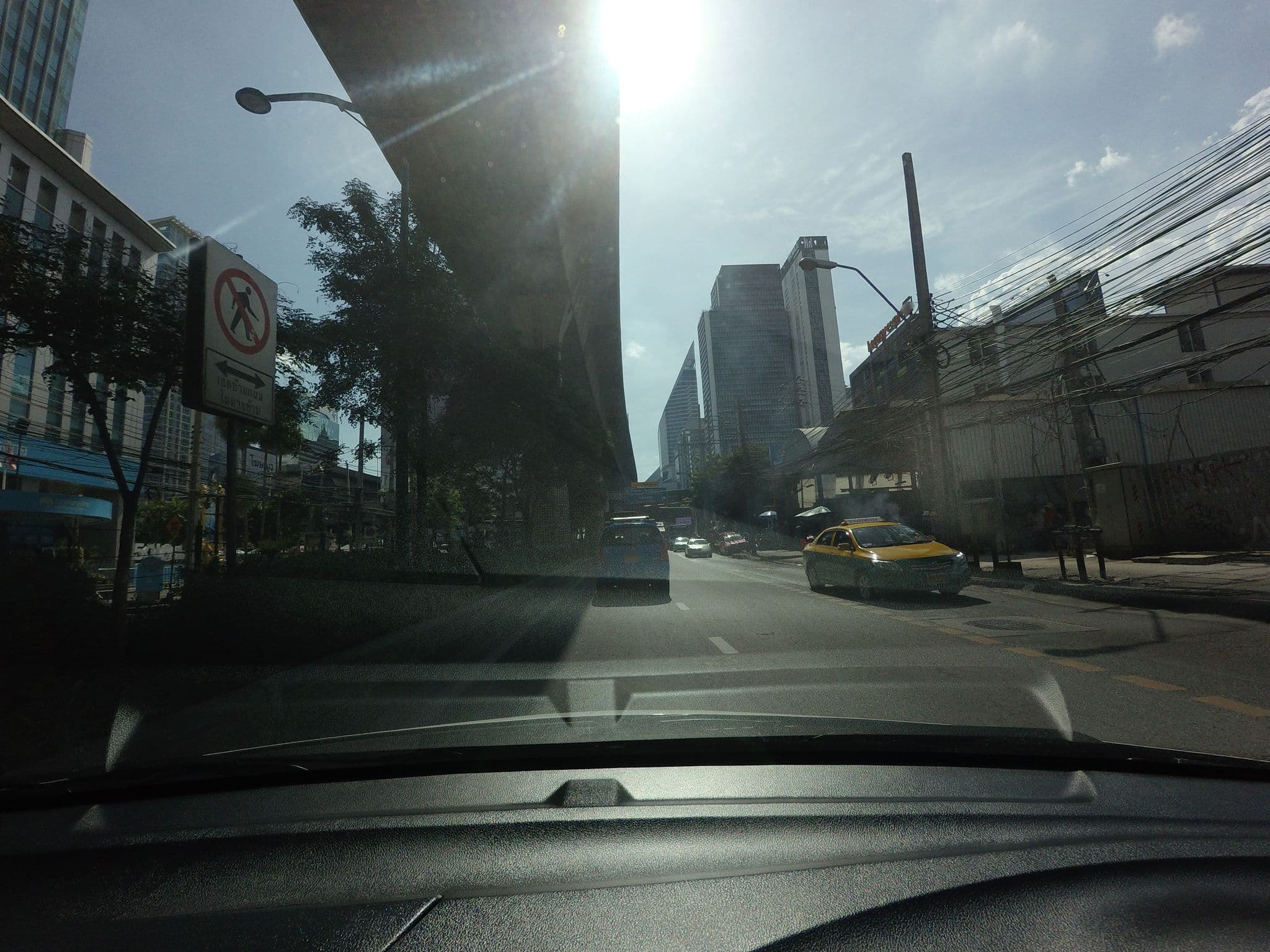 Street view near Legacy Express, Makkasan — © mishari (CC BY-SA · Mapillary)