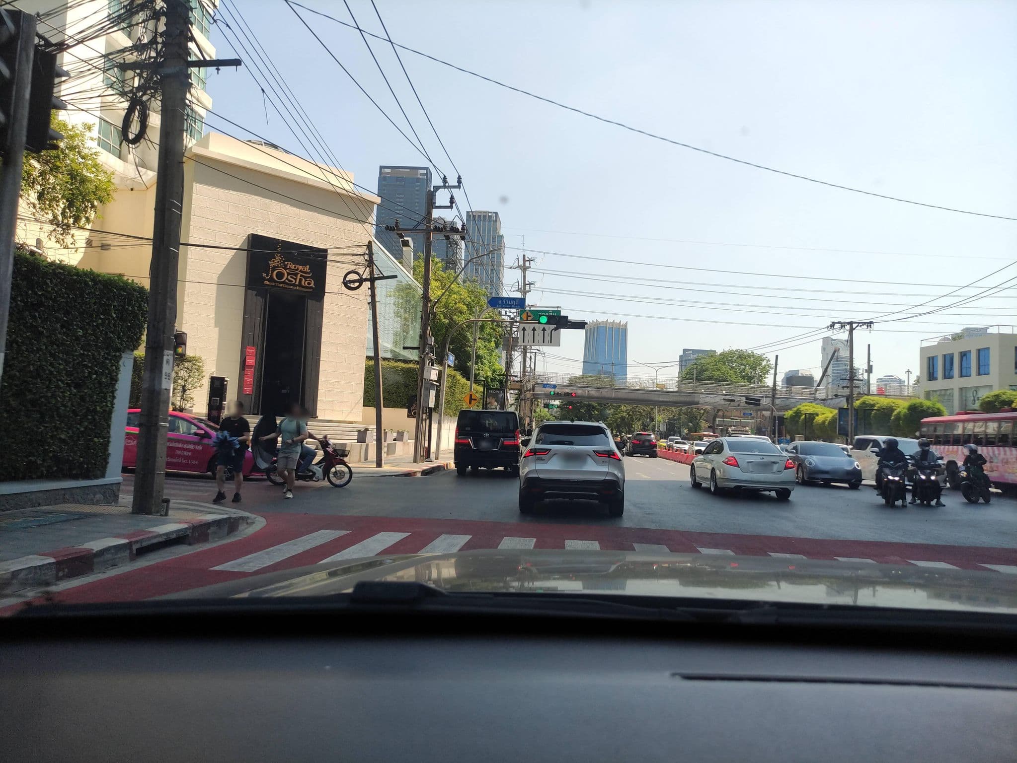 Street view near Ruamrudee Motel, Makkasan — © kasetitkml_pipitchai (CC BY-SA · Mapillary)